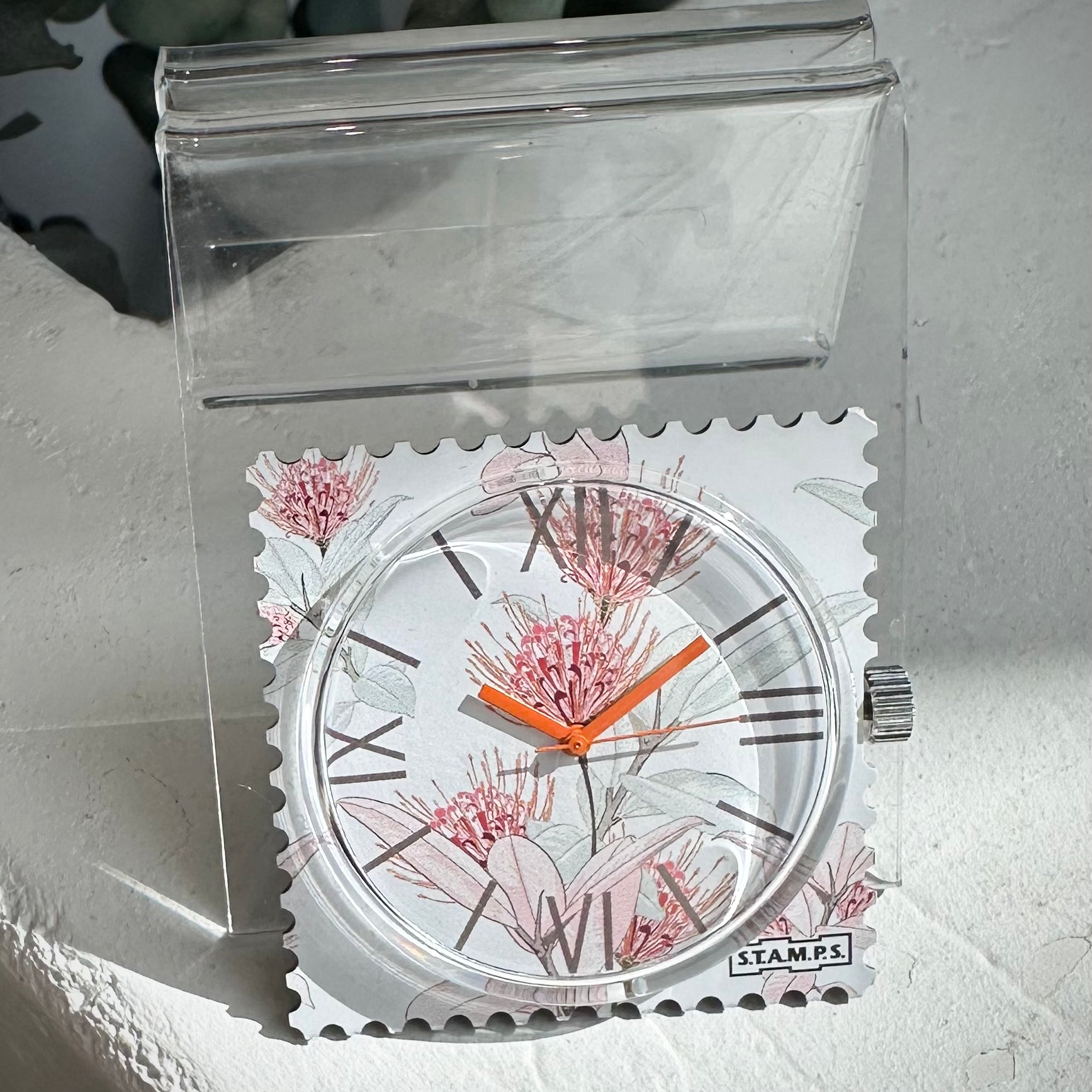 Cadran montre STAMPS Scarlett fleurs pastel sur fond blanc