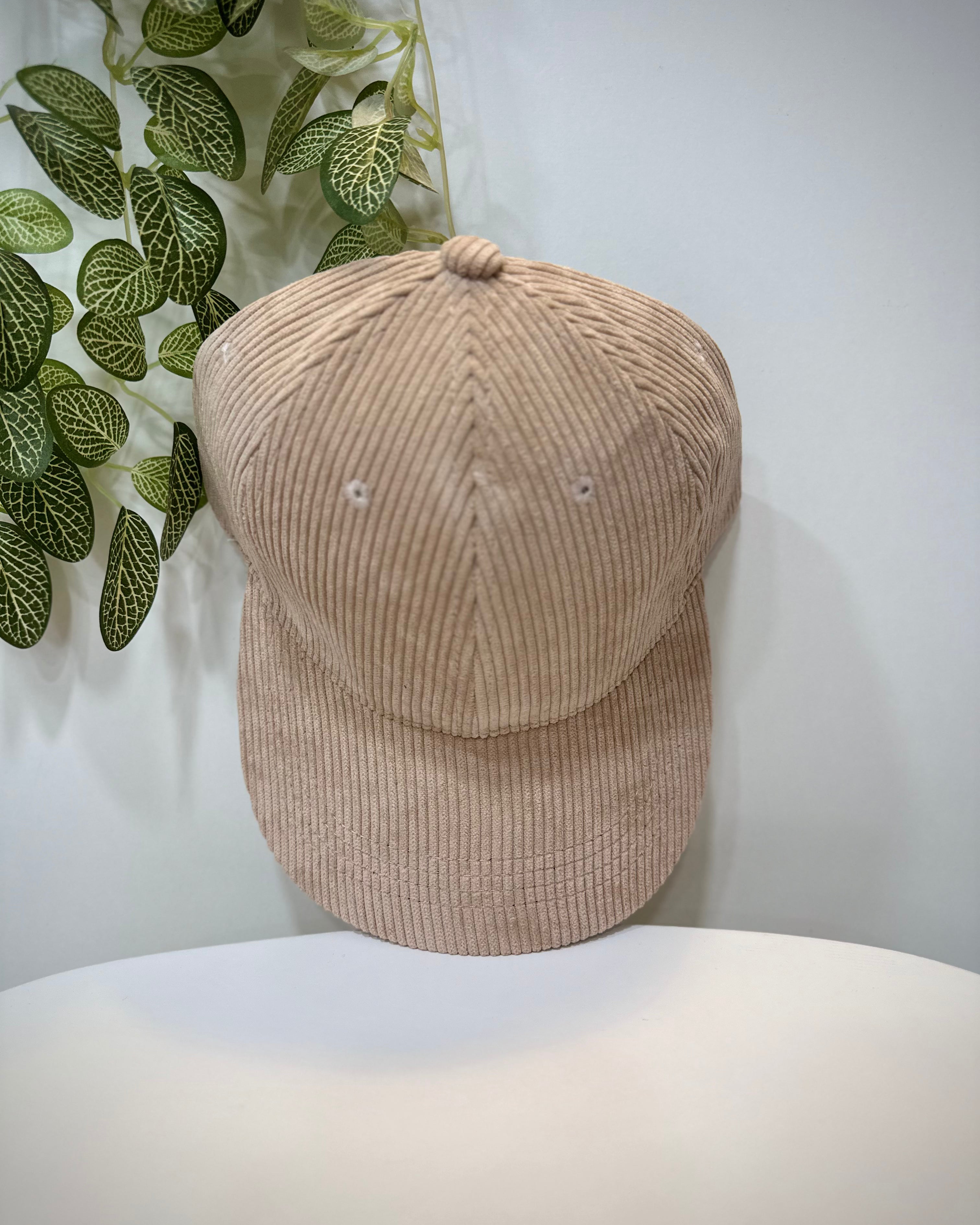 Texture velours douce casquette beige Luna