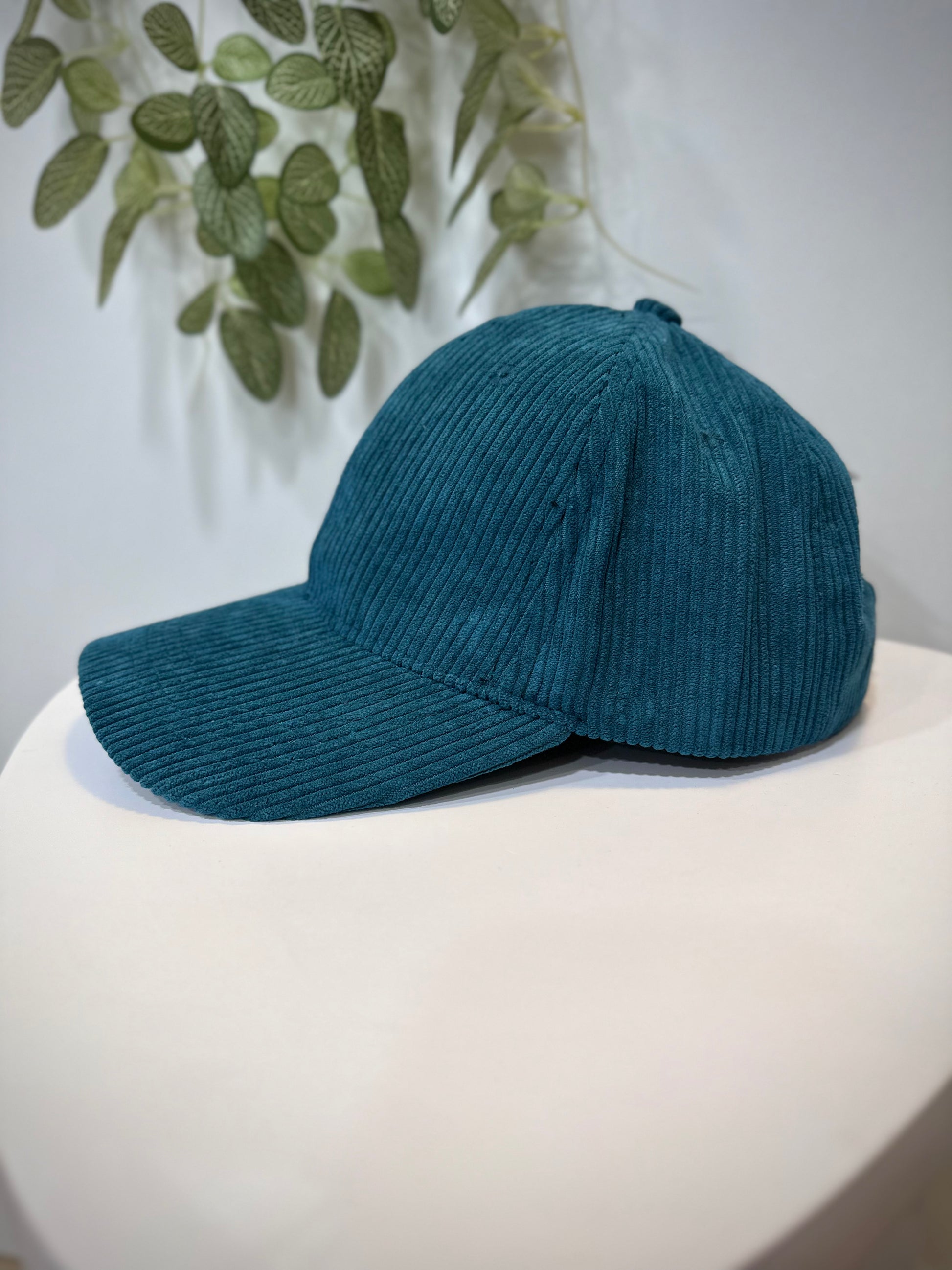 Vue latérale casquette femme bleu canard