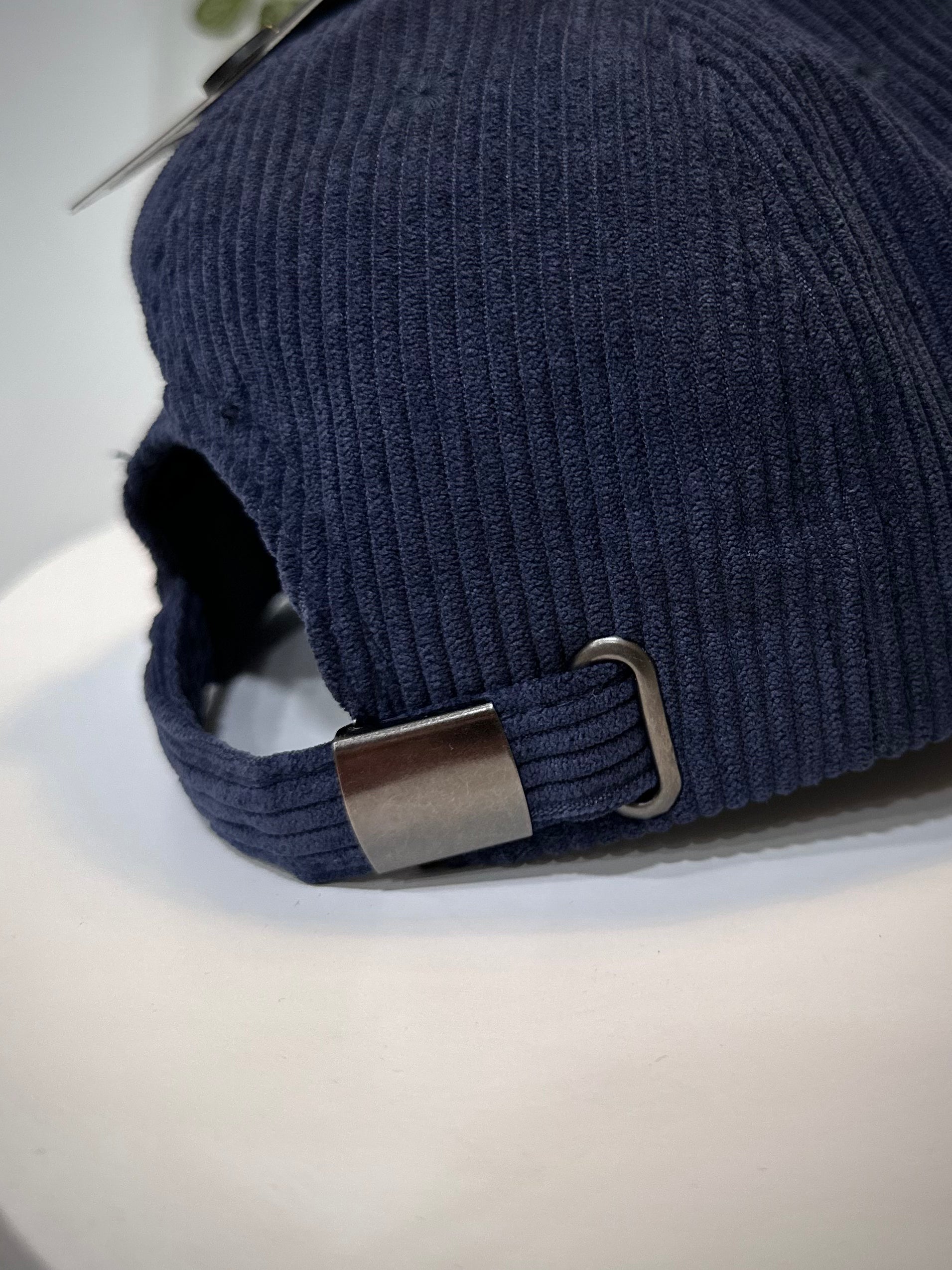 Patte réglable arrière casquette bleu marine