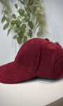 Vue latérale casquette femme bordeaux