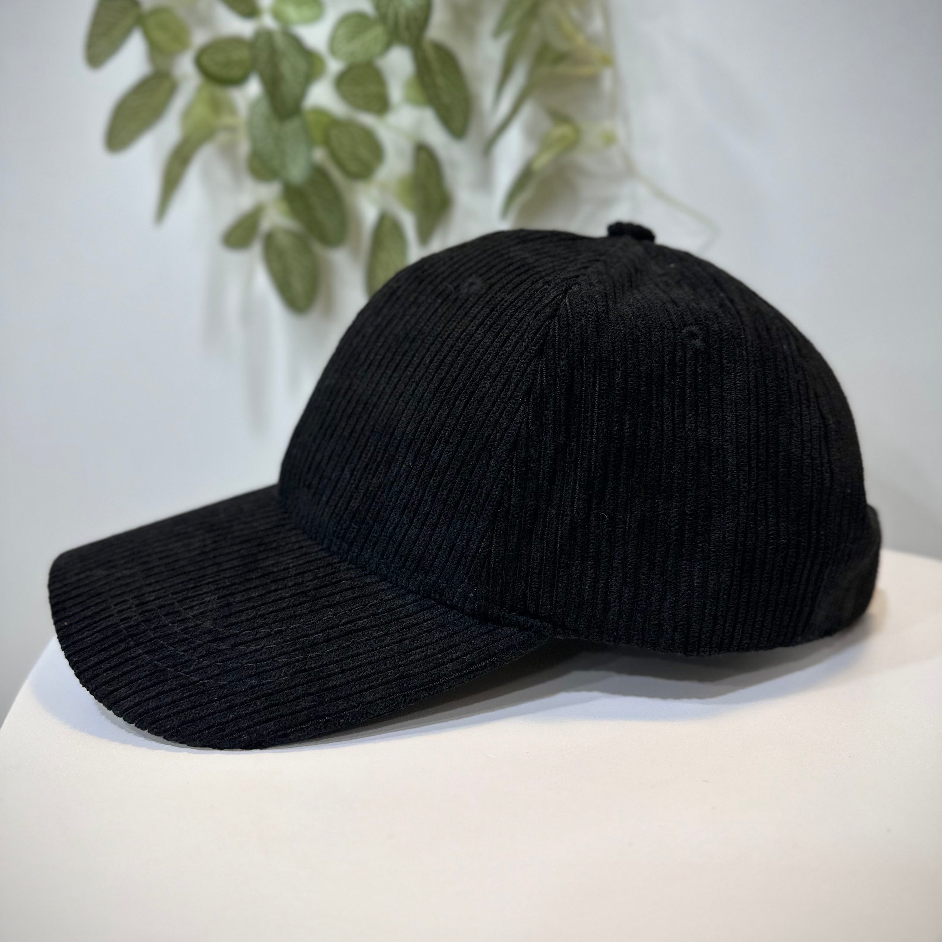 Vue latérale casquette femme noir