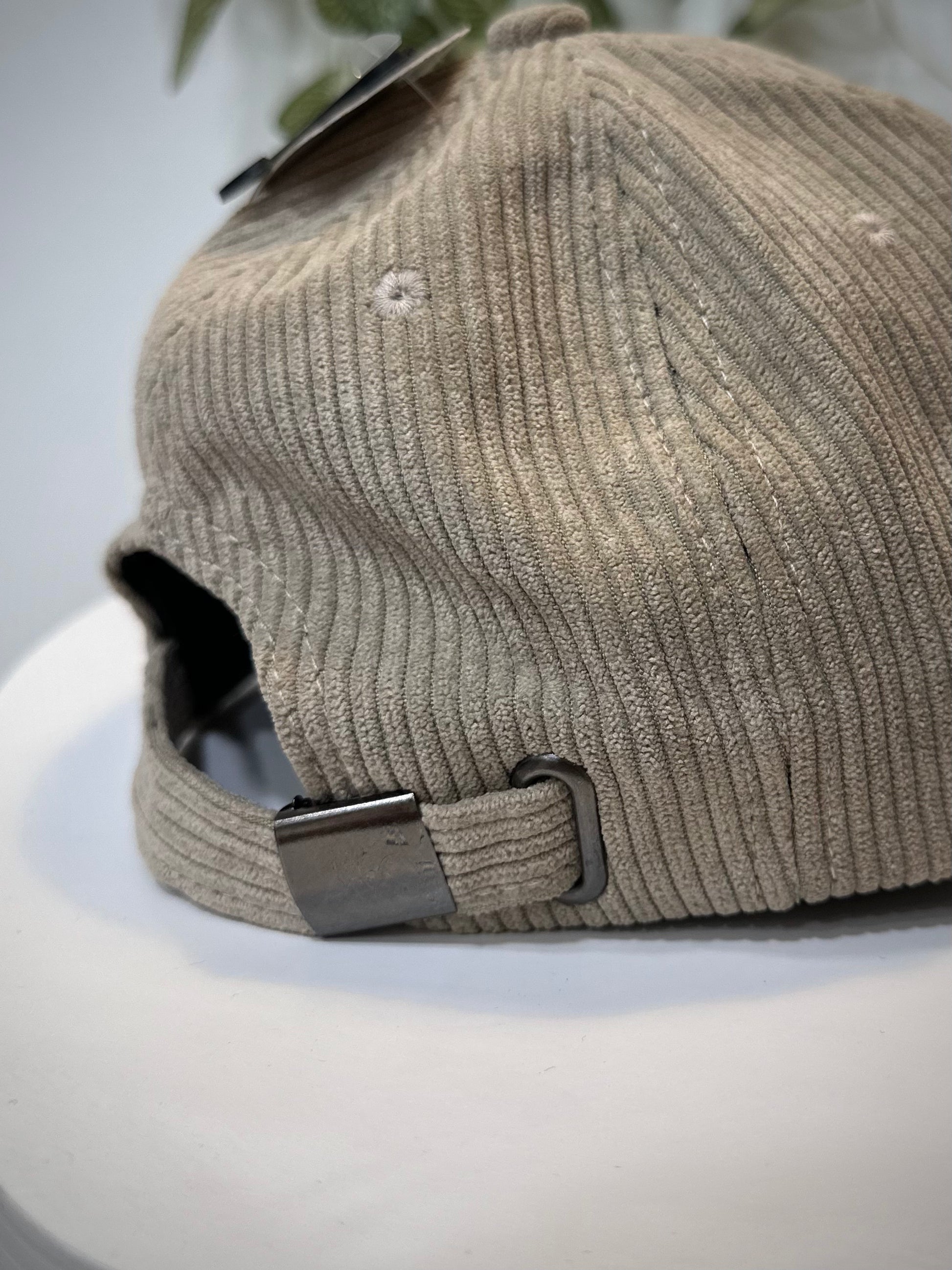 Patte réglable arrière casquette taupe