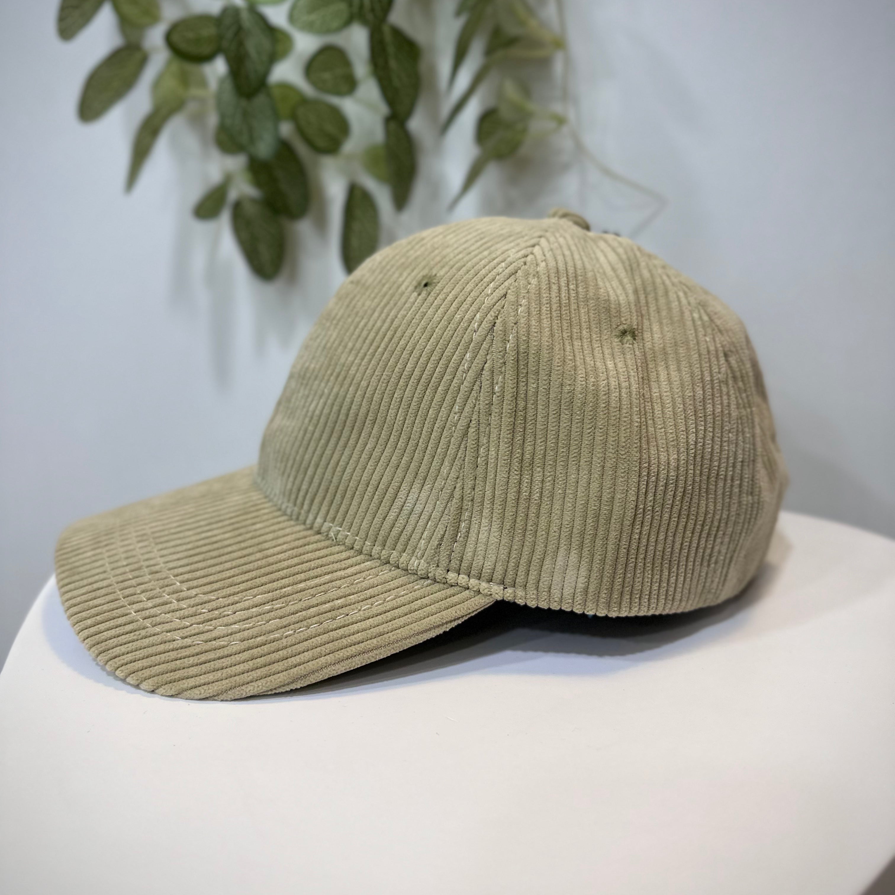 Vue latérale casquette femme vert clair