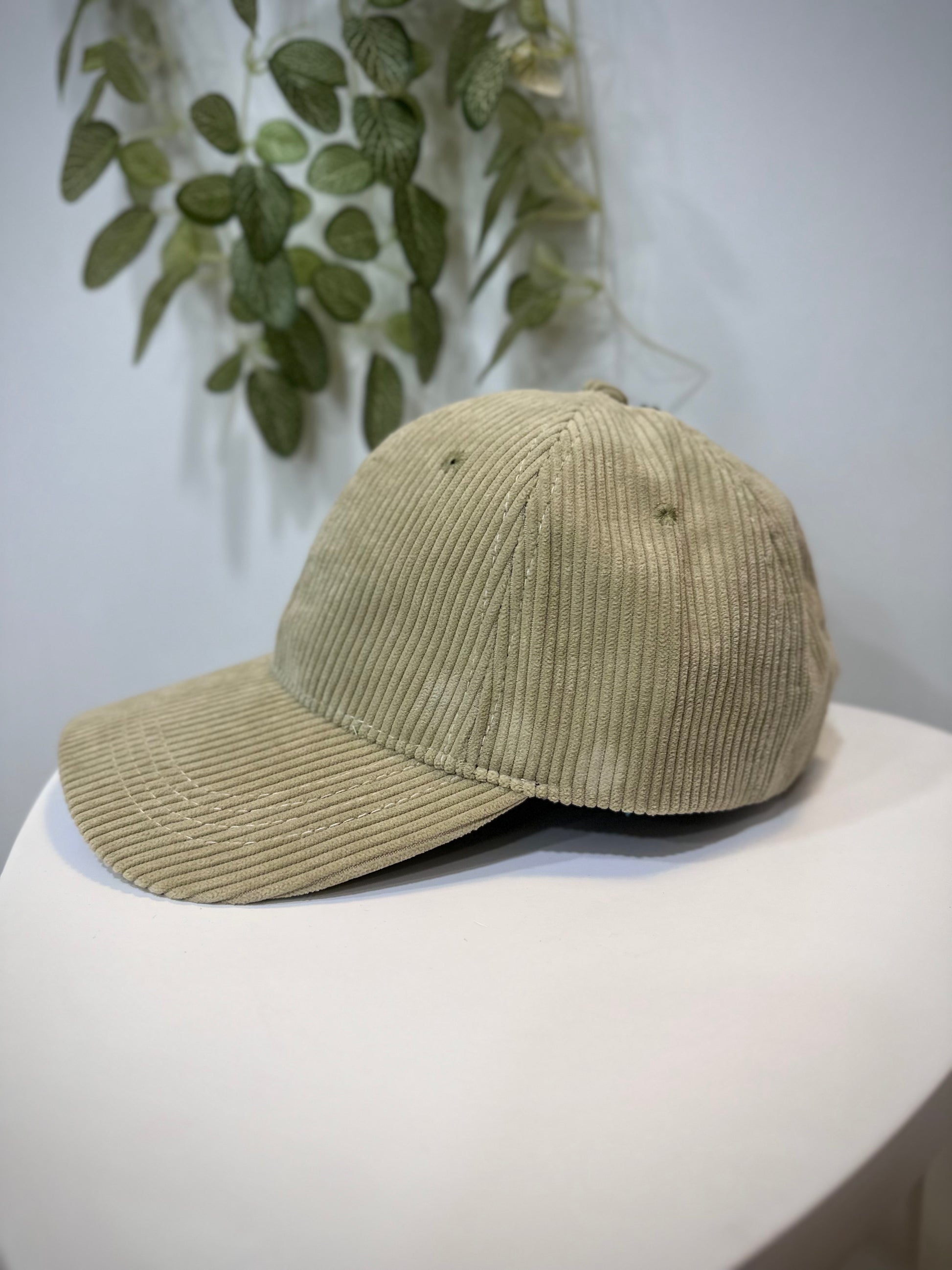 Vue latérale casquette femme vert clair
