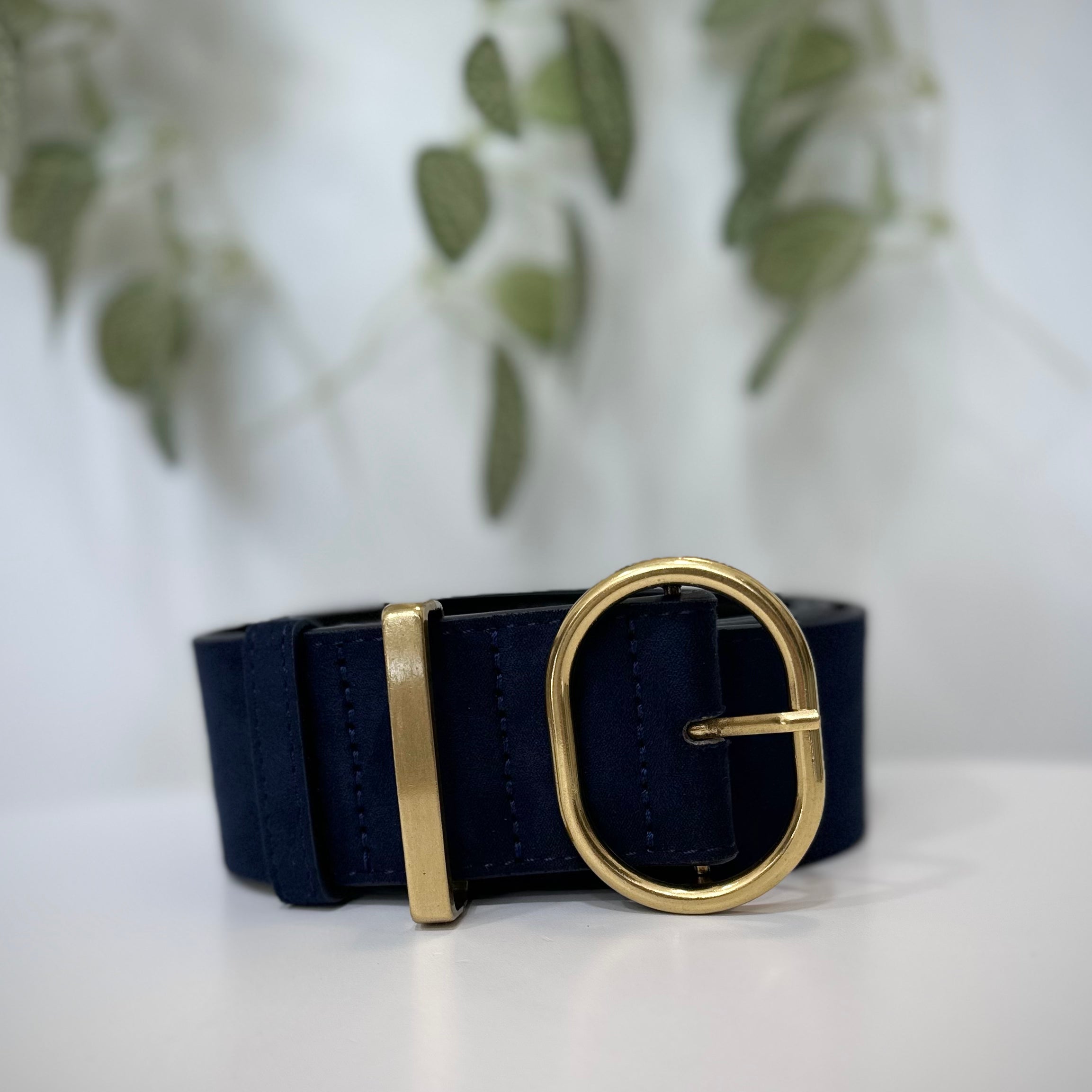 Accessoire mode femme ceinture marine suédine boucle dorée