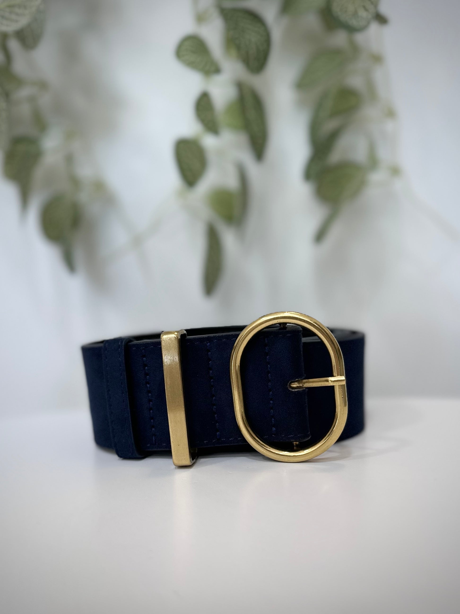 Accessoire mode femme ceinture marine suédine boucle dorée