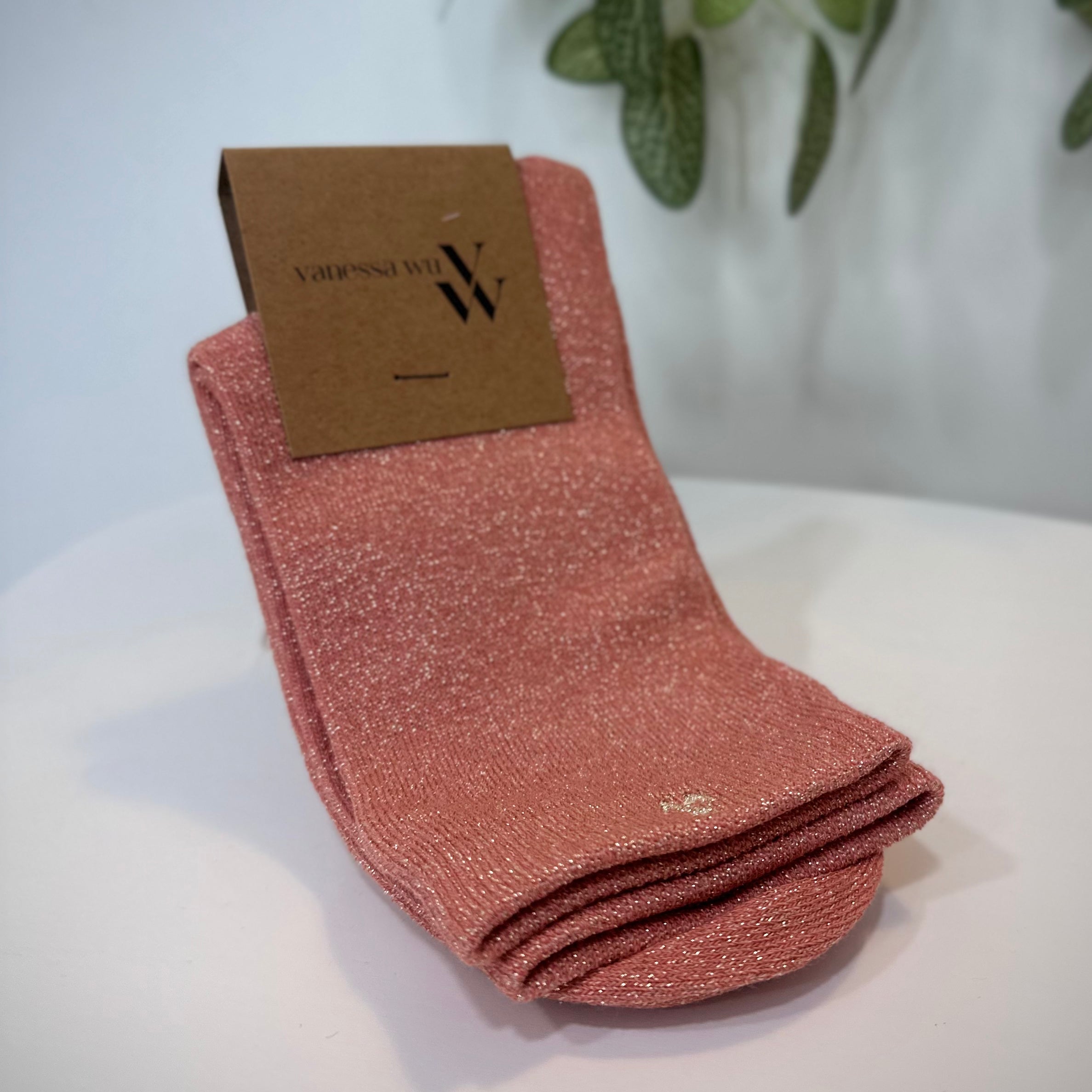 Chaussettes femme montantes rose saumon à fils dorés scintillants
