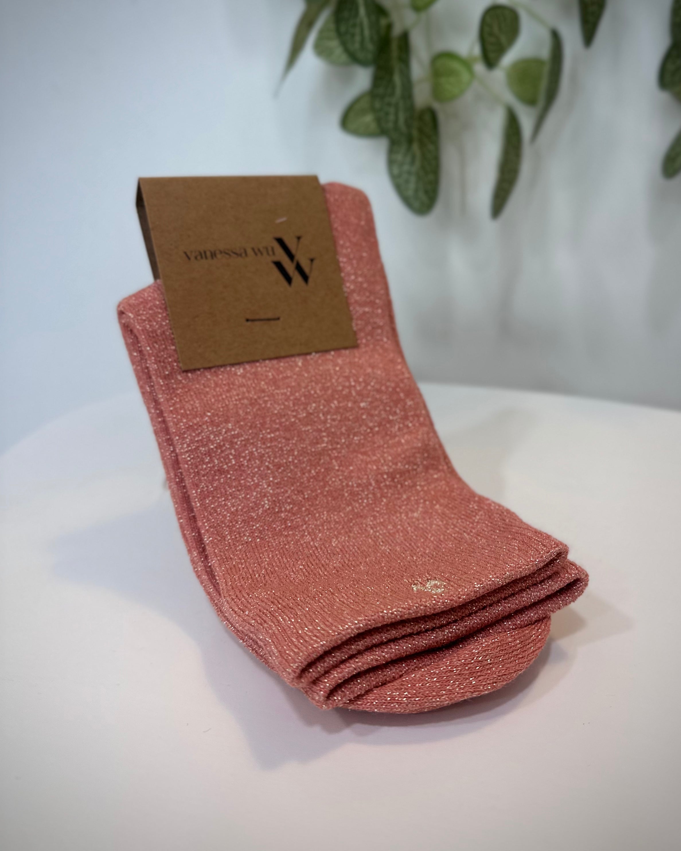 Chaussettes femme montantes rose saumon à fils dorés scintillants