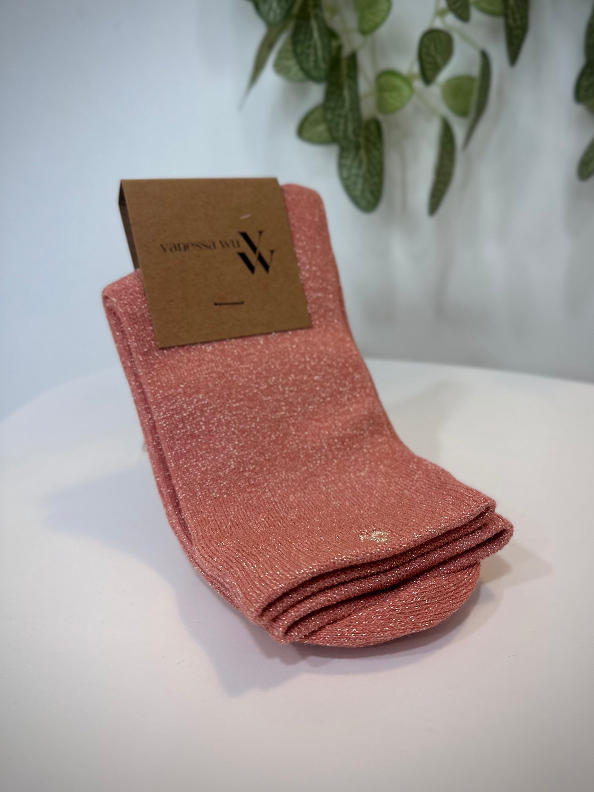 Chaussettes femme montantes rose saumon à fils dorés scintillants