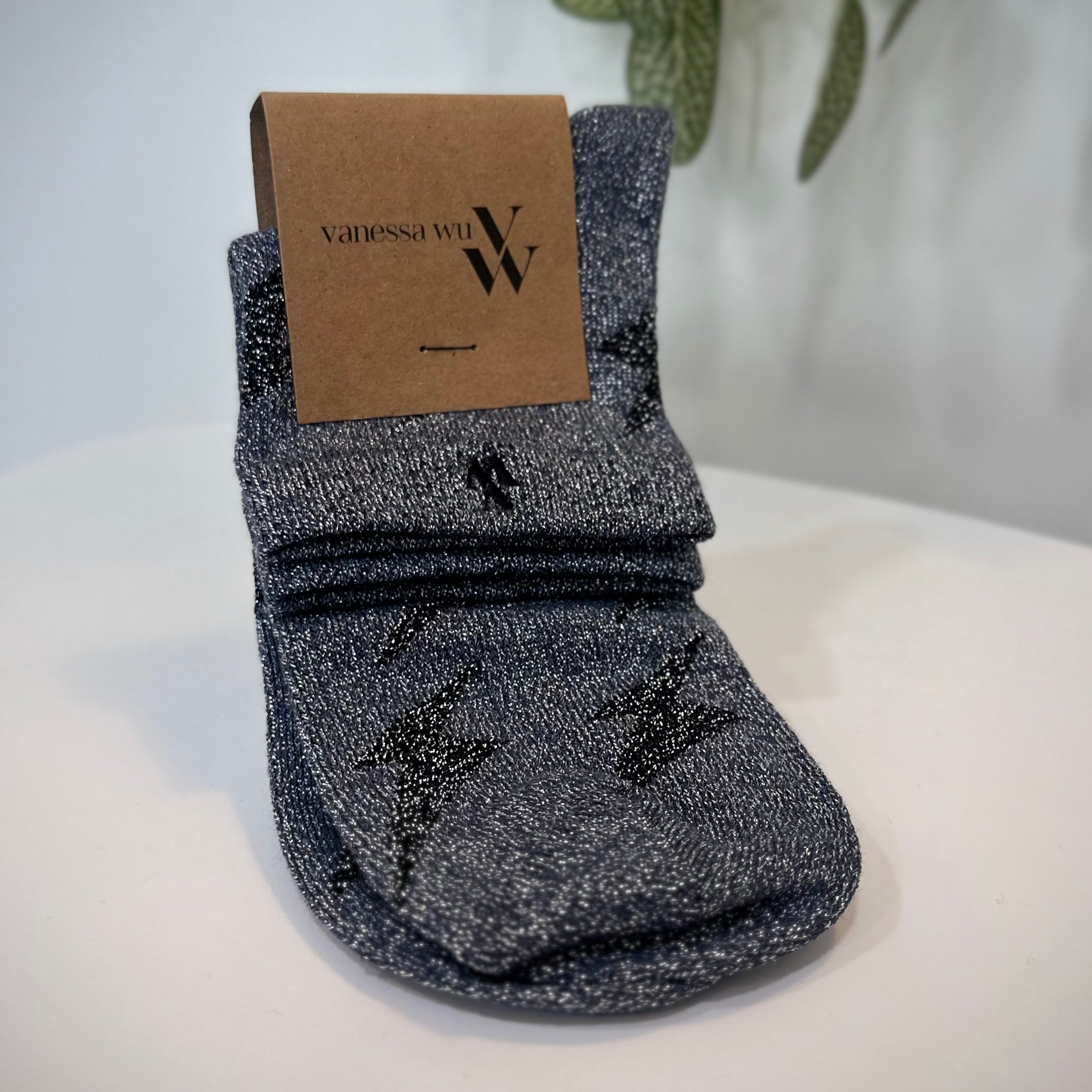 Chaussettes femme Rachel courtes gris avec motifs éclairs noirs