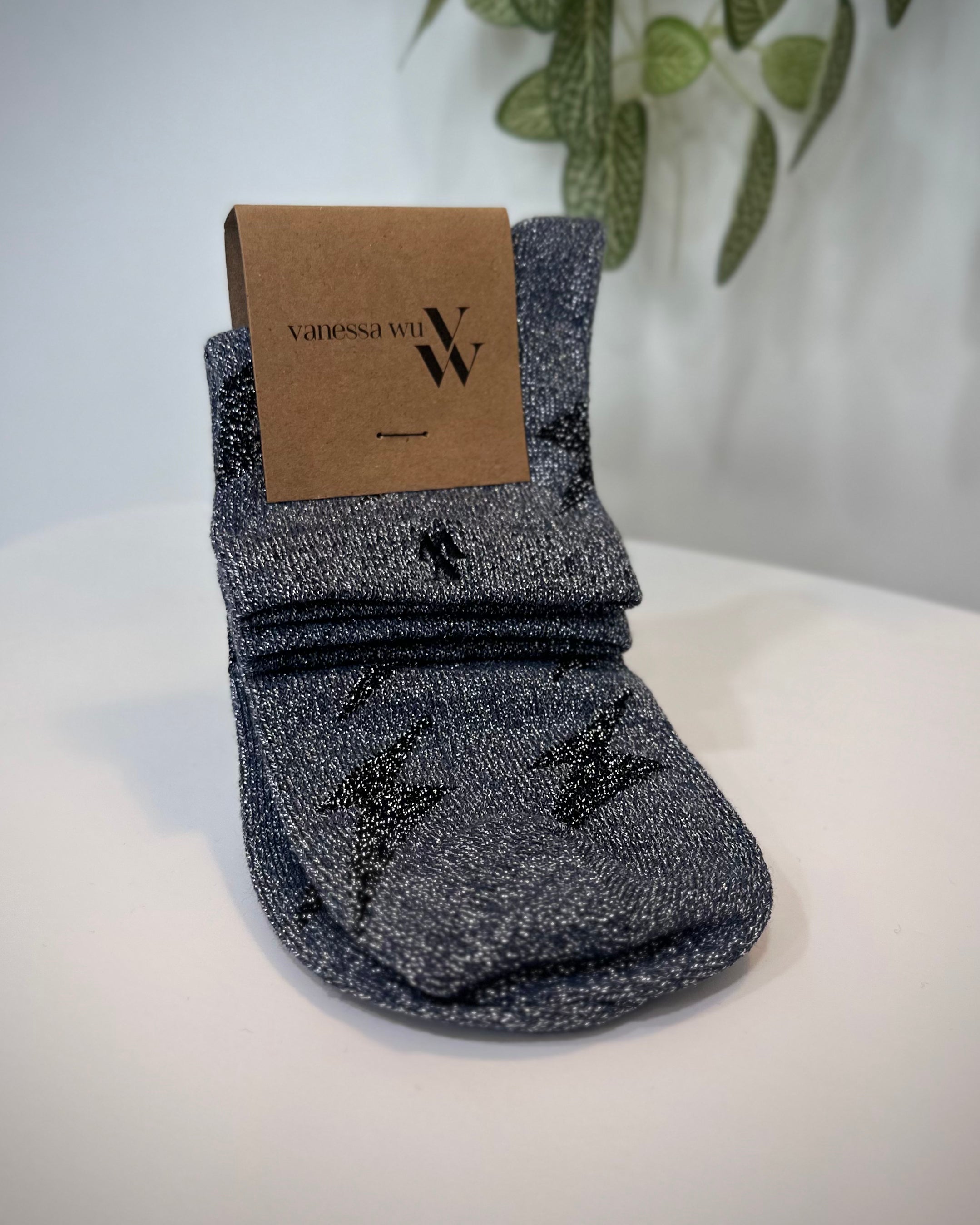 Chaussettes femme Rachel courtes gris avec motifs éclairs noirs