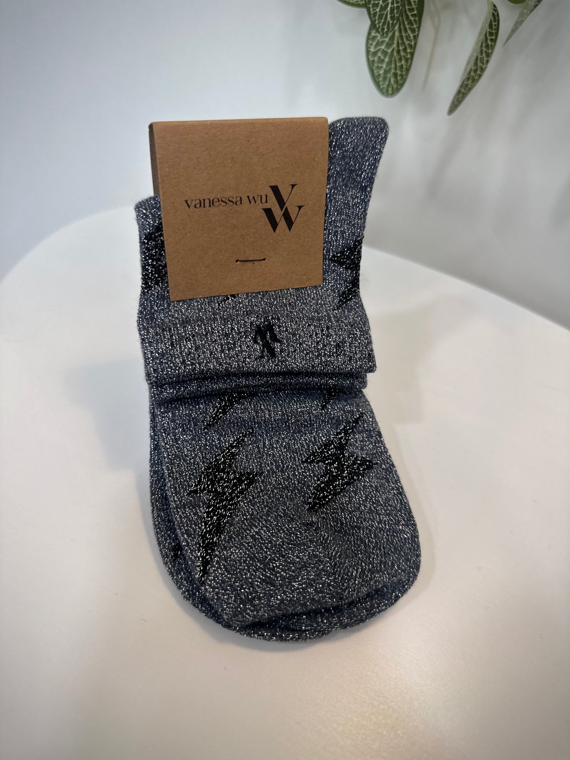 Chaussettes femme gris élégant avec éclairs noirs