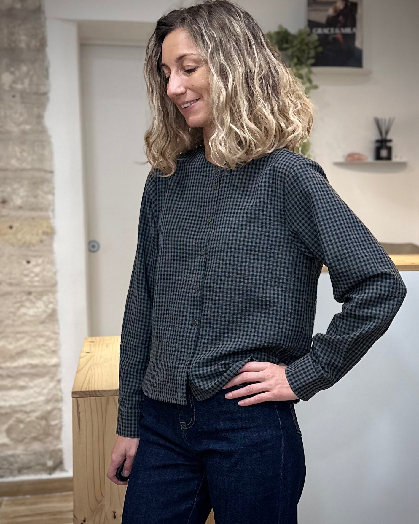 Blouse vichy carbone élégante pour bureau ou week-end