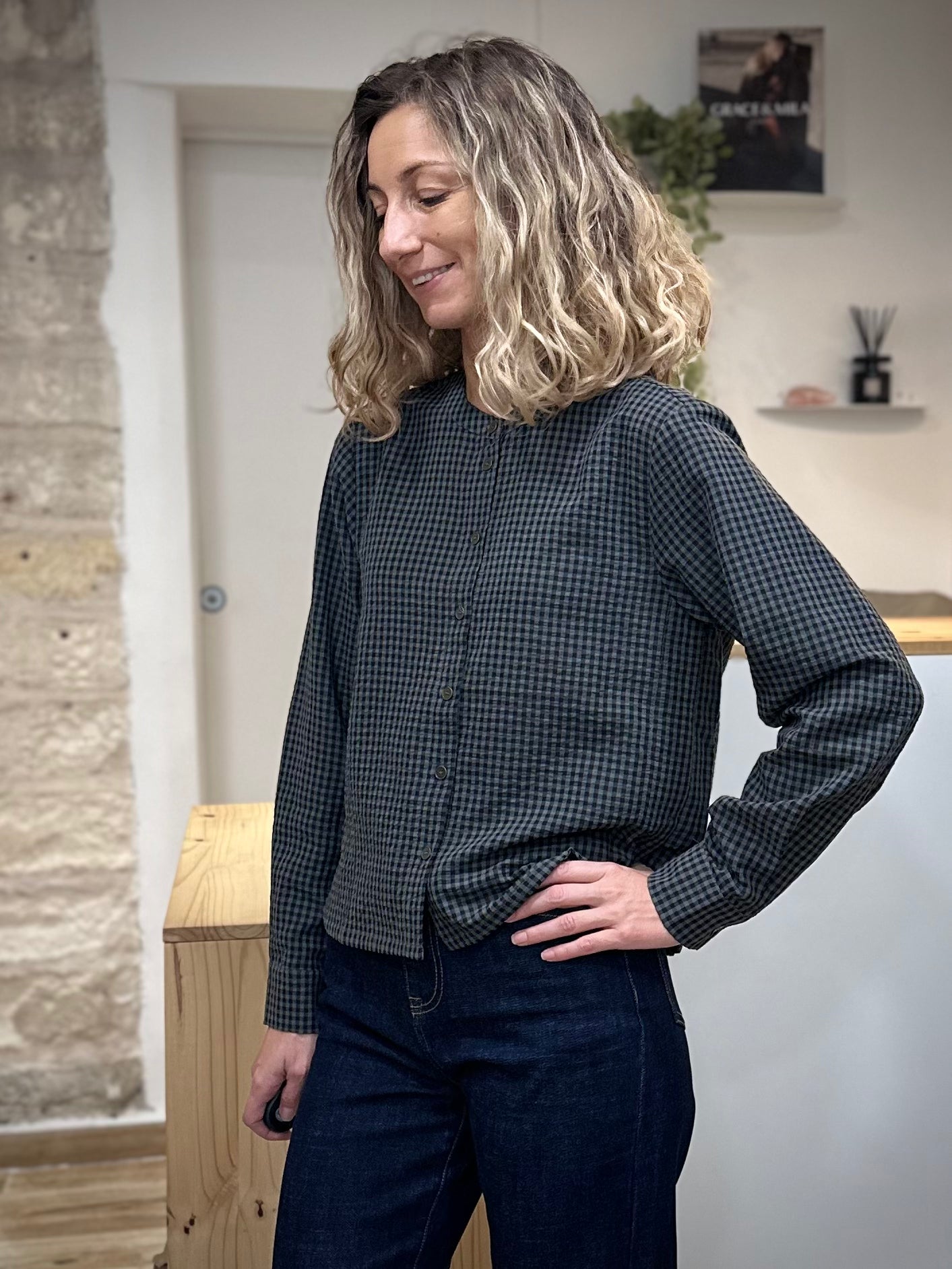 Blouse vichy carbone élégante pour bureau ou week-end