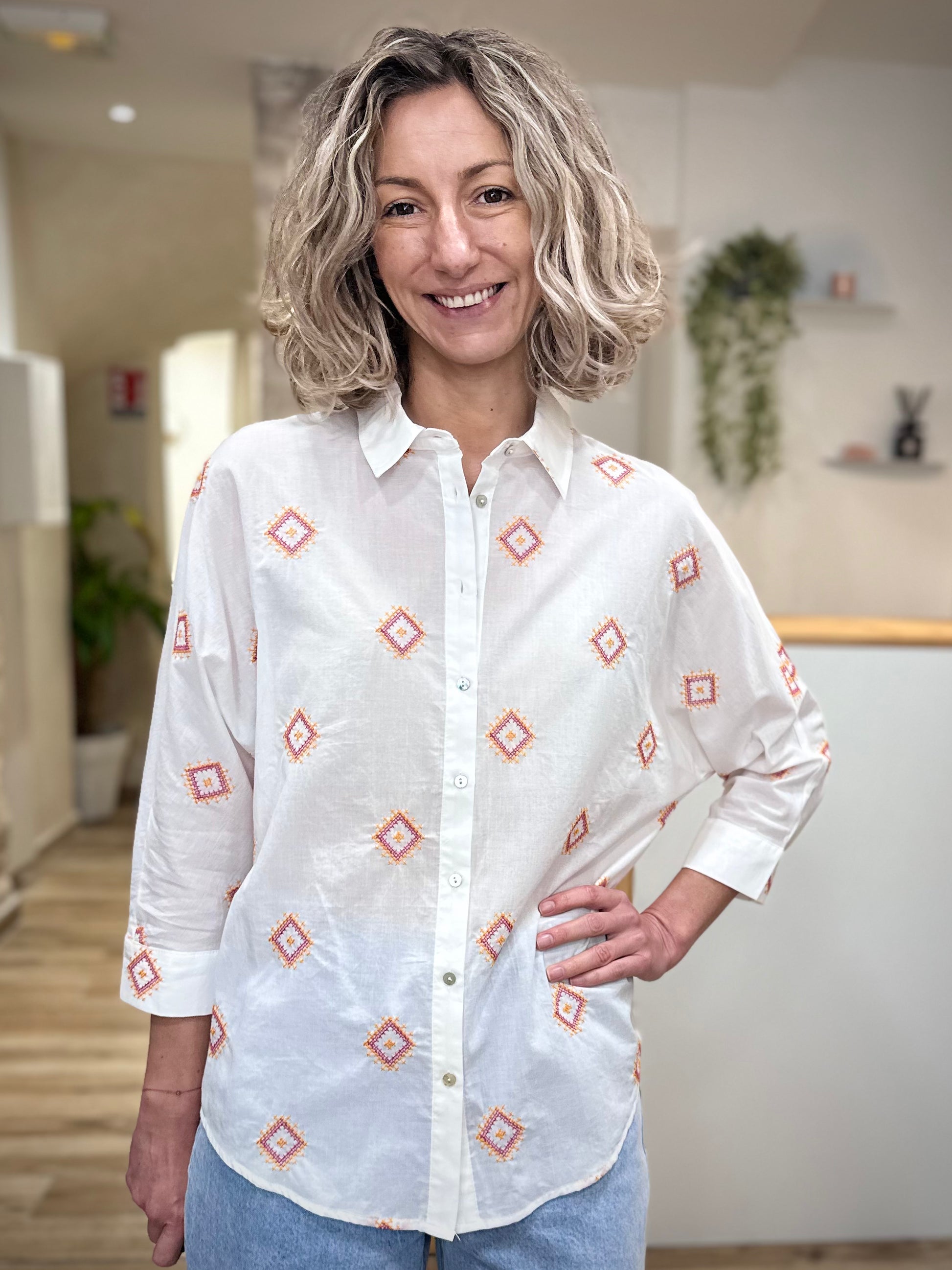 Chemise brodée femme manches 3/4 chauve-souris