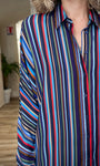 Détail des rayures multicolores de la chemise Cally
