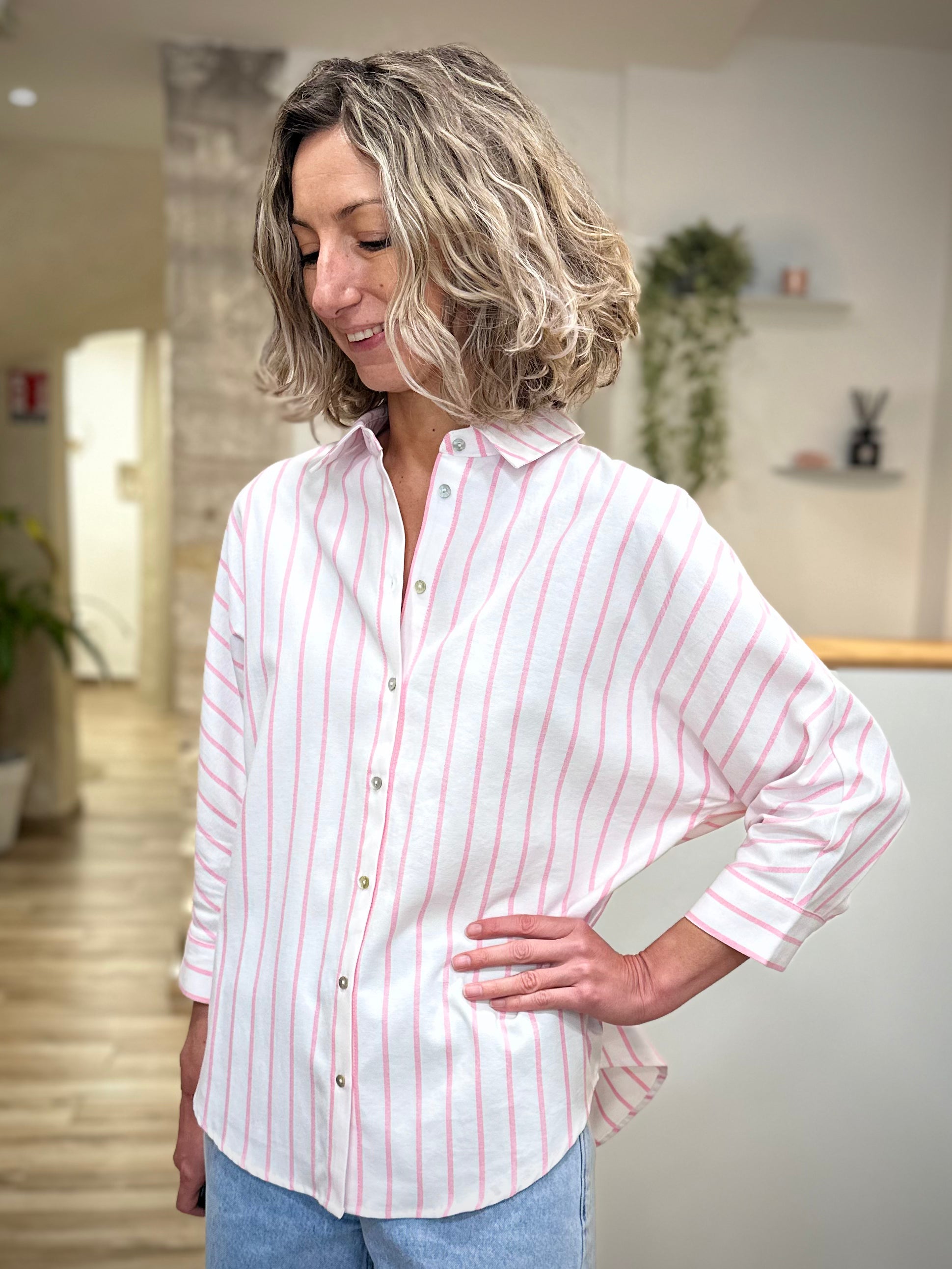 Chemise blanche rayures roses manches chauve-souris