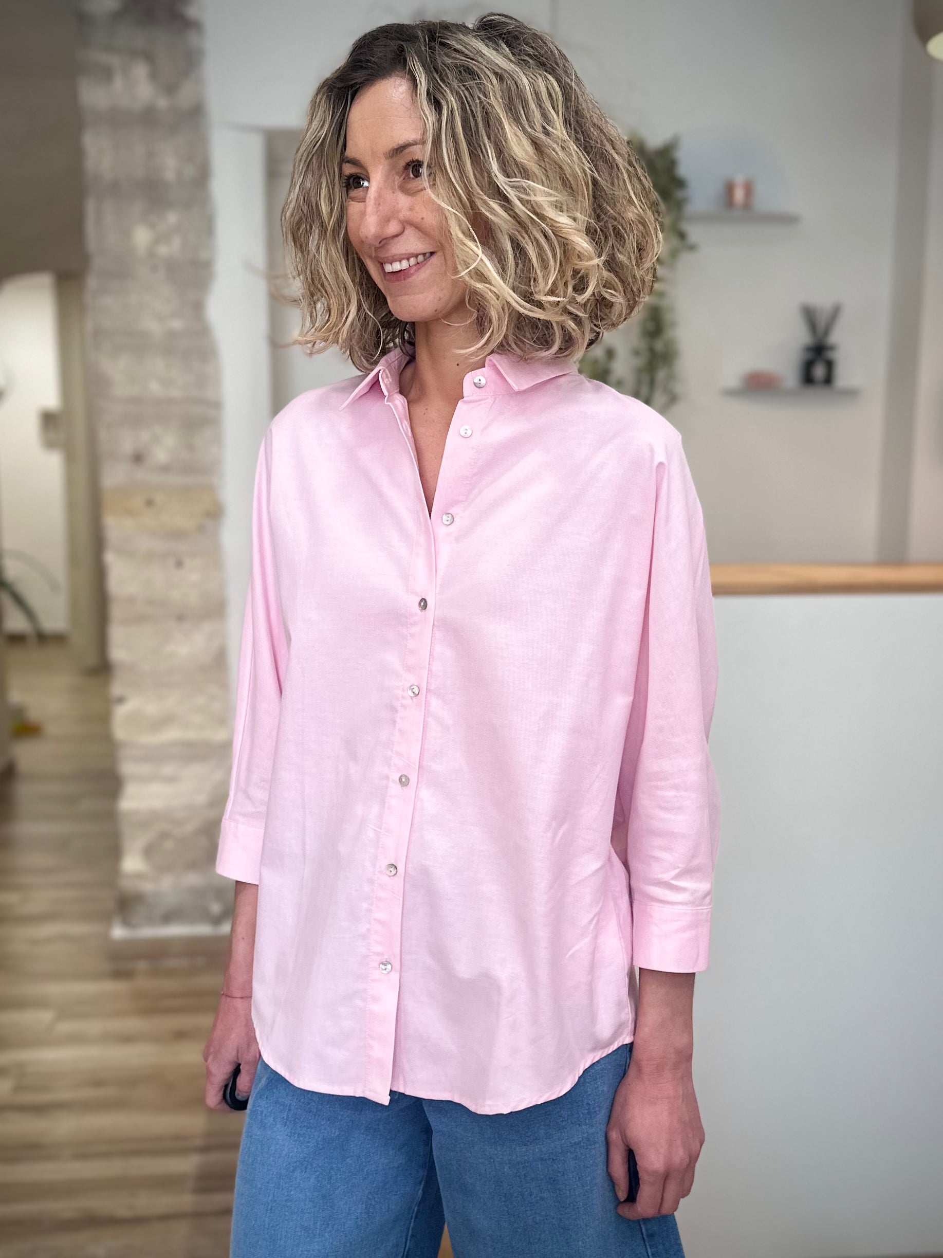 Chemise pastel look minimaliste chic 