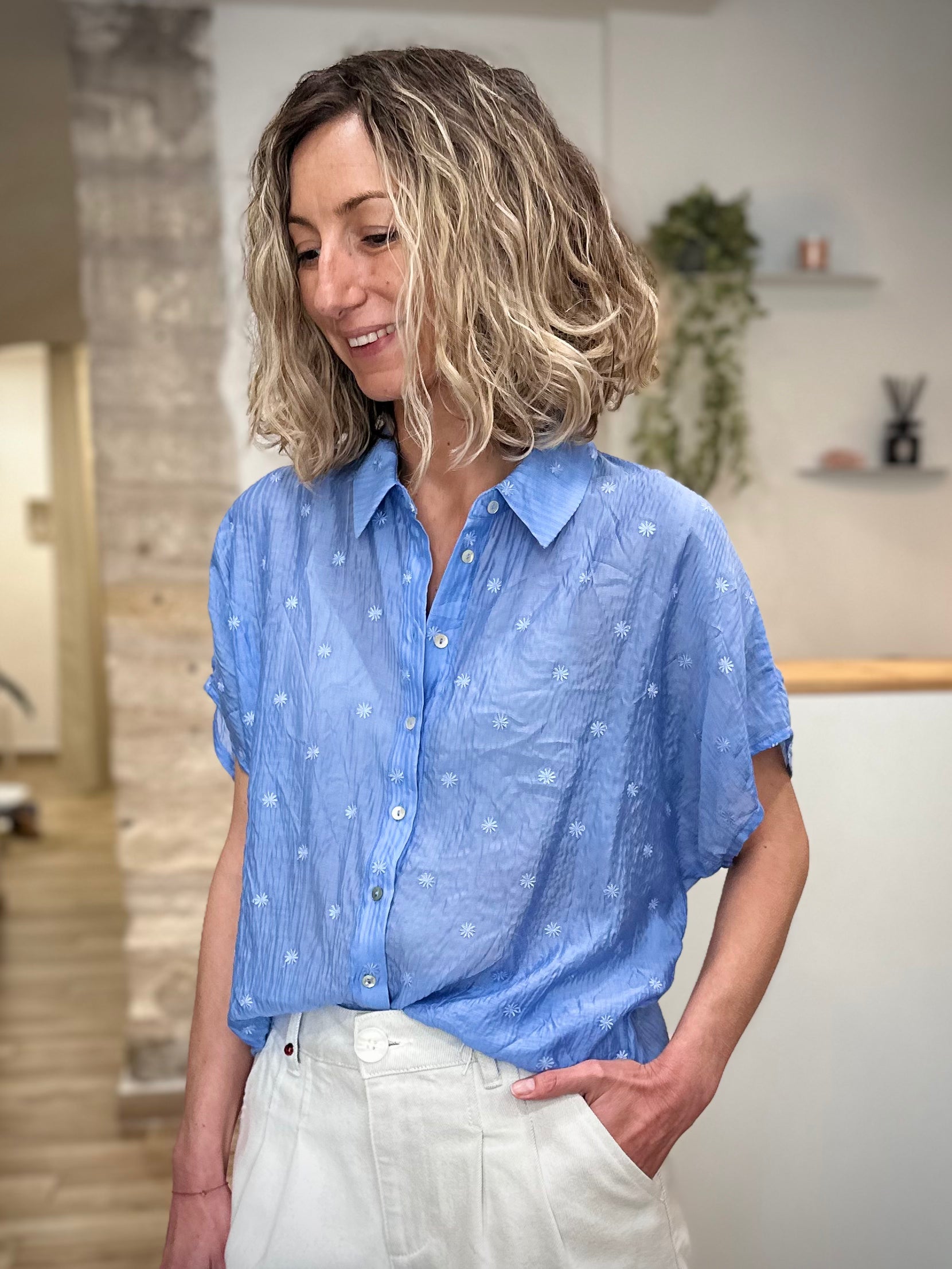 Chemise fluide bleue femme manches chauve-souris 