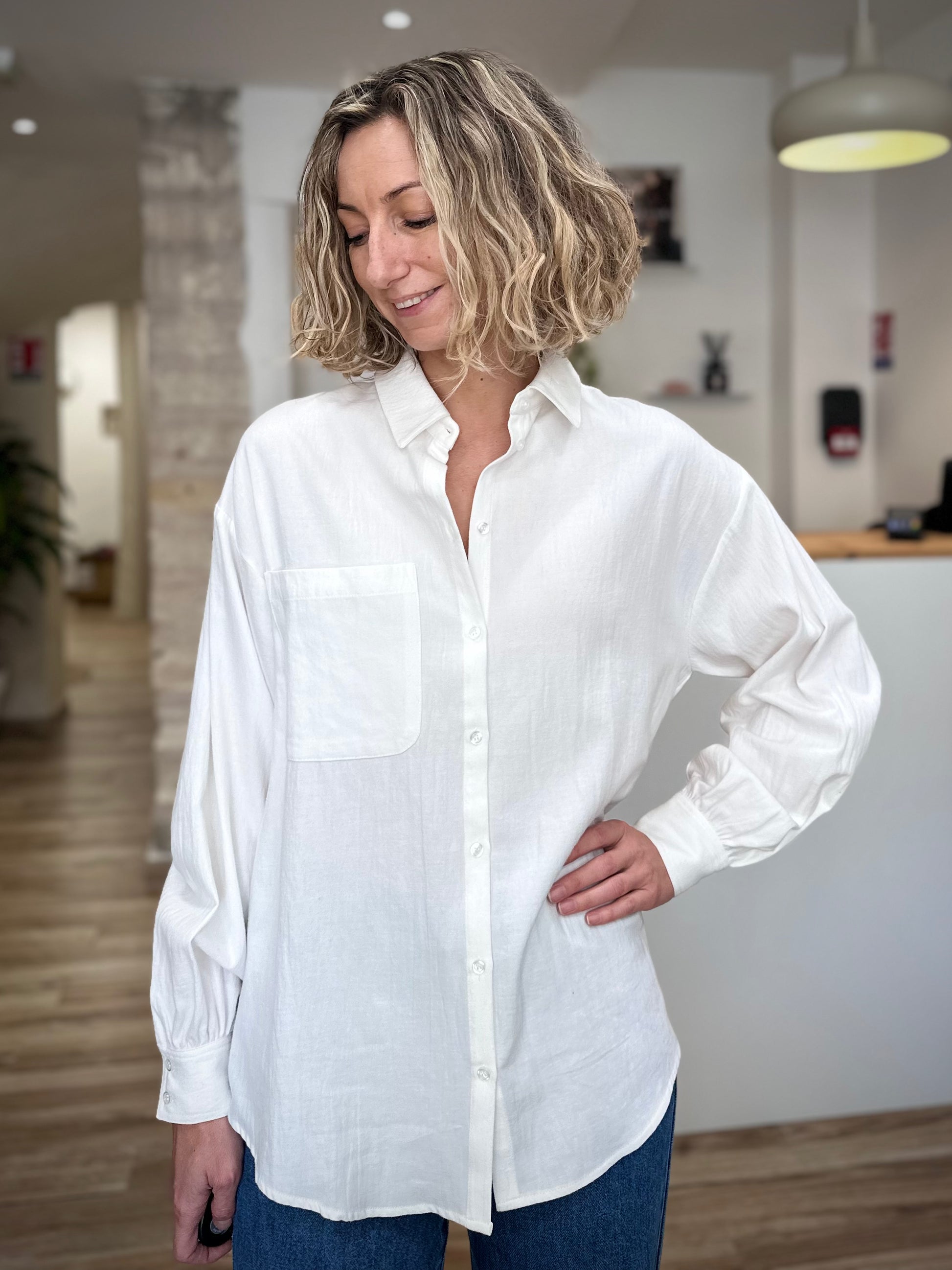 Style effortless chic avec chemise fluide Cyliane