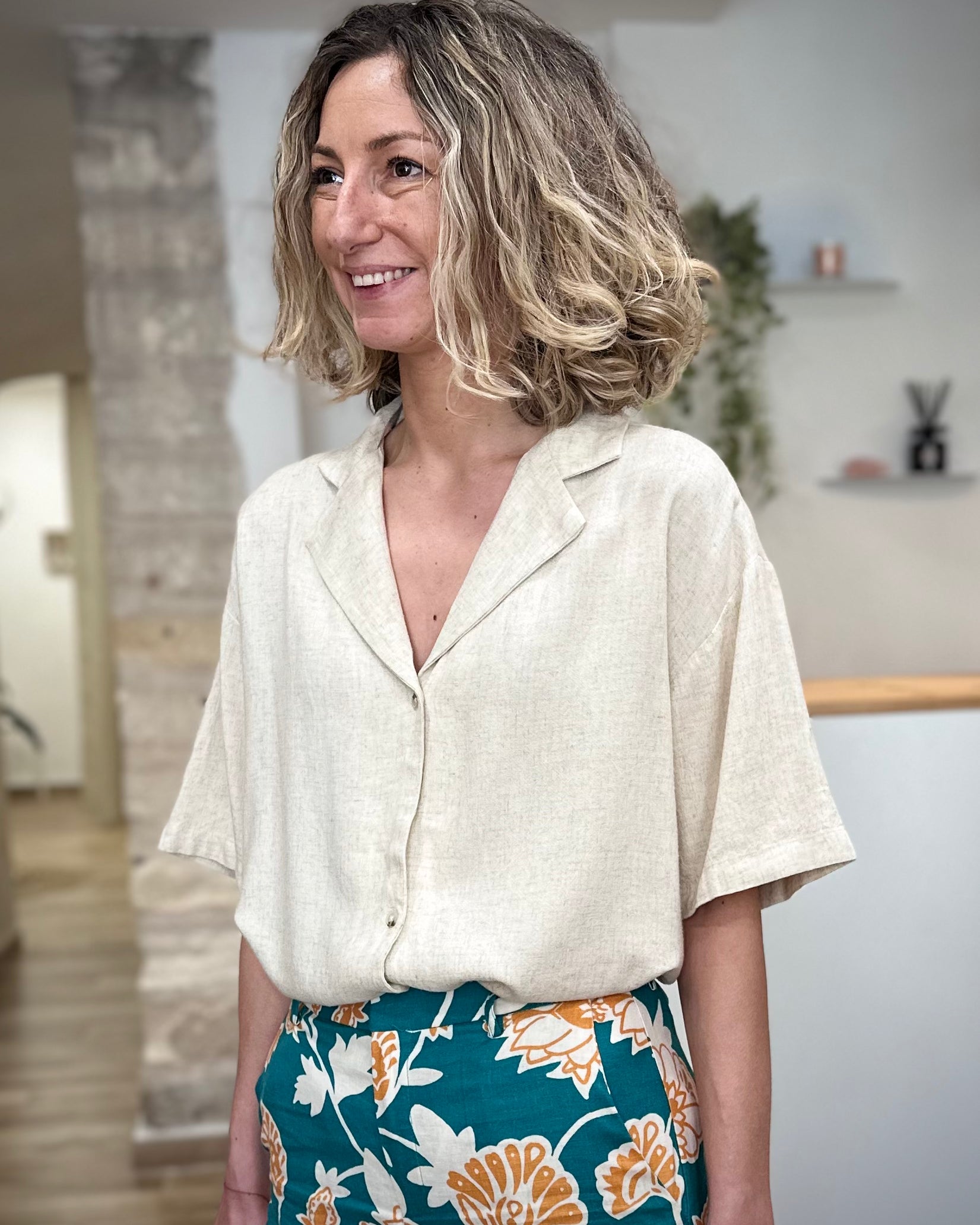 Chemise femme beige en viscose et lin manches courtes 