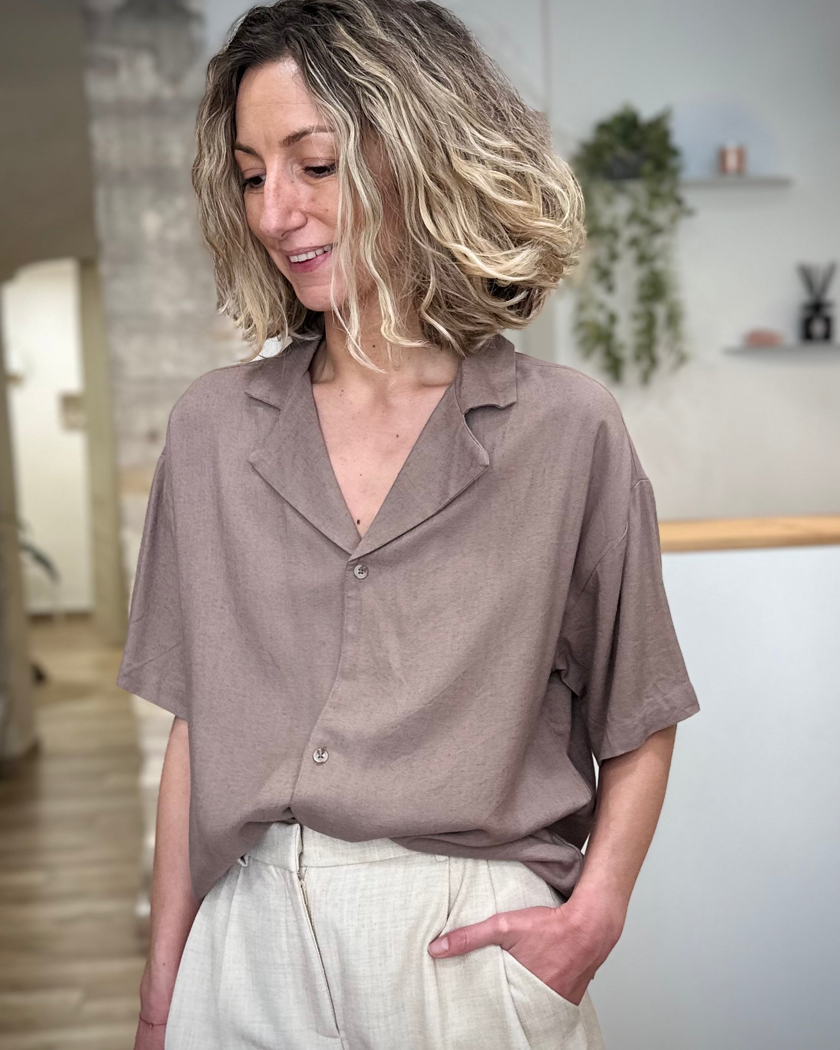Chemise marron femme manches courtes en lin et viscose 