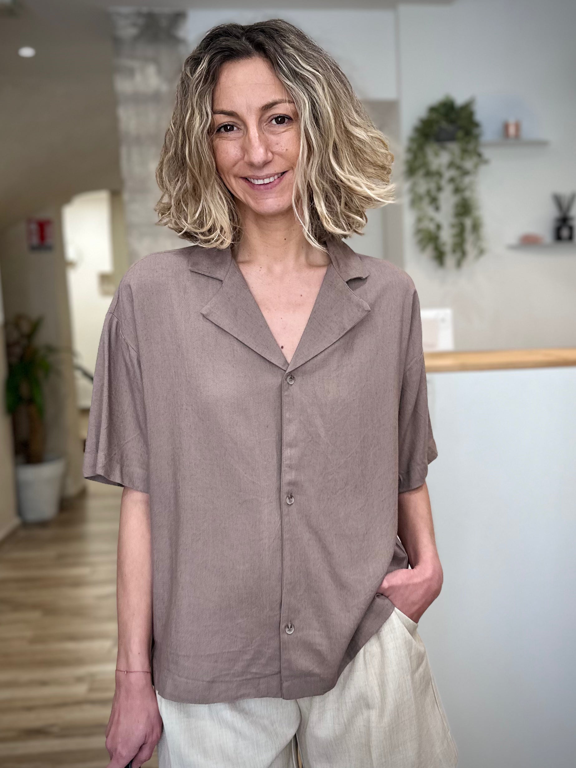 Chemise femme couleur taupe naturel coupe ample 