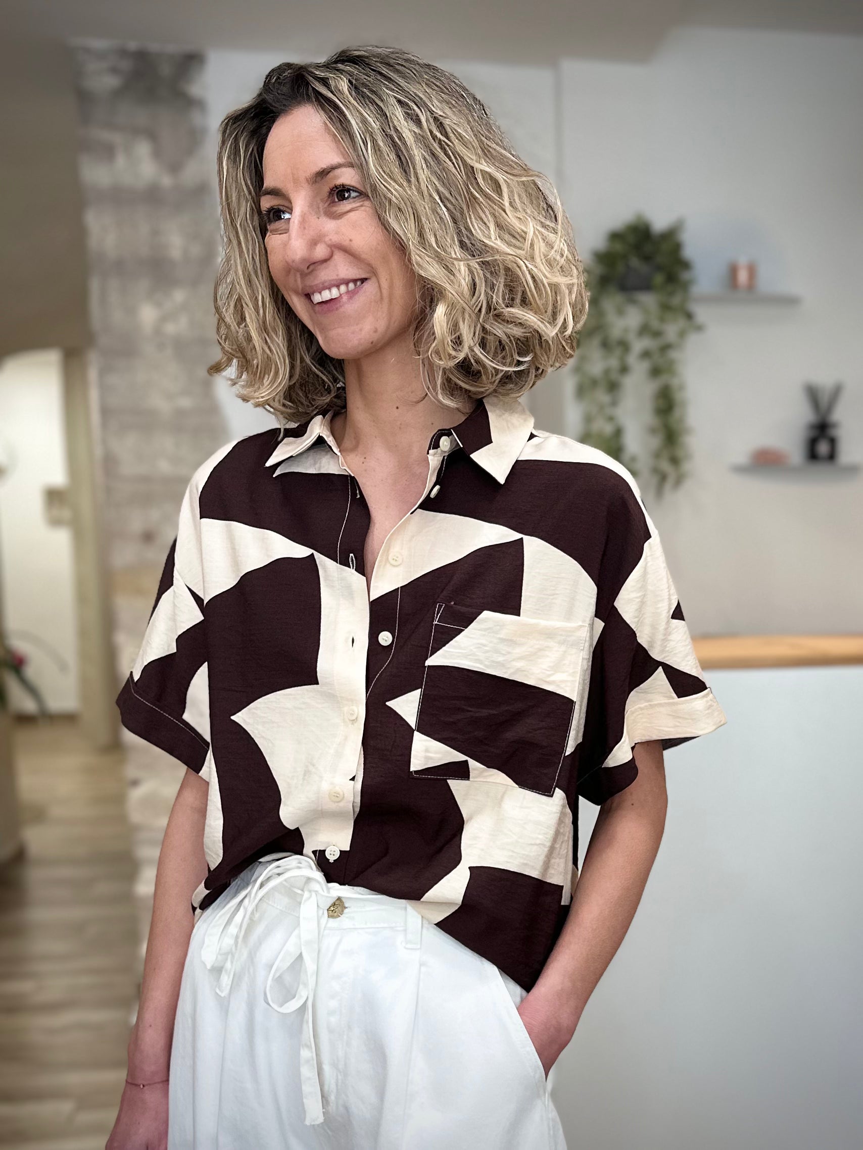 Chemise fluide femme motif graphique chic