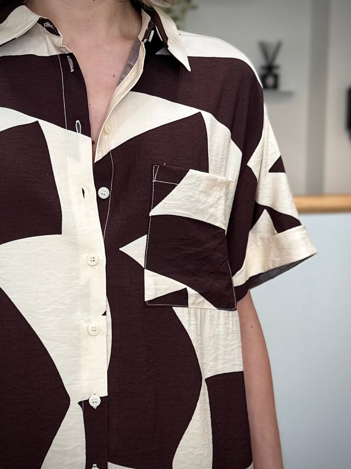 Chemise avec poche poitrine imprimée femme