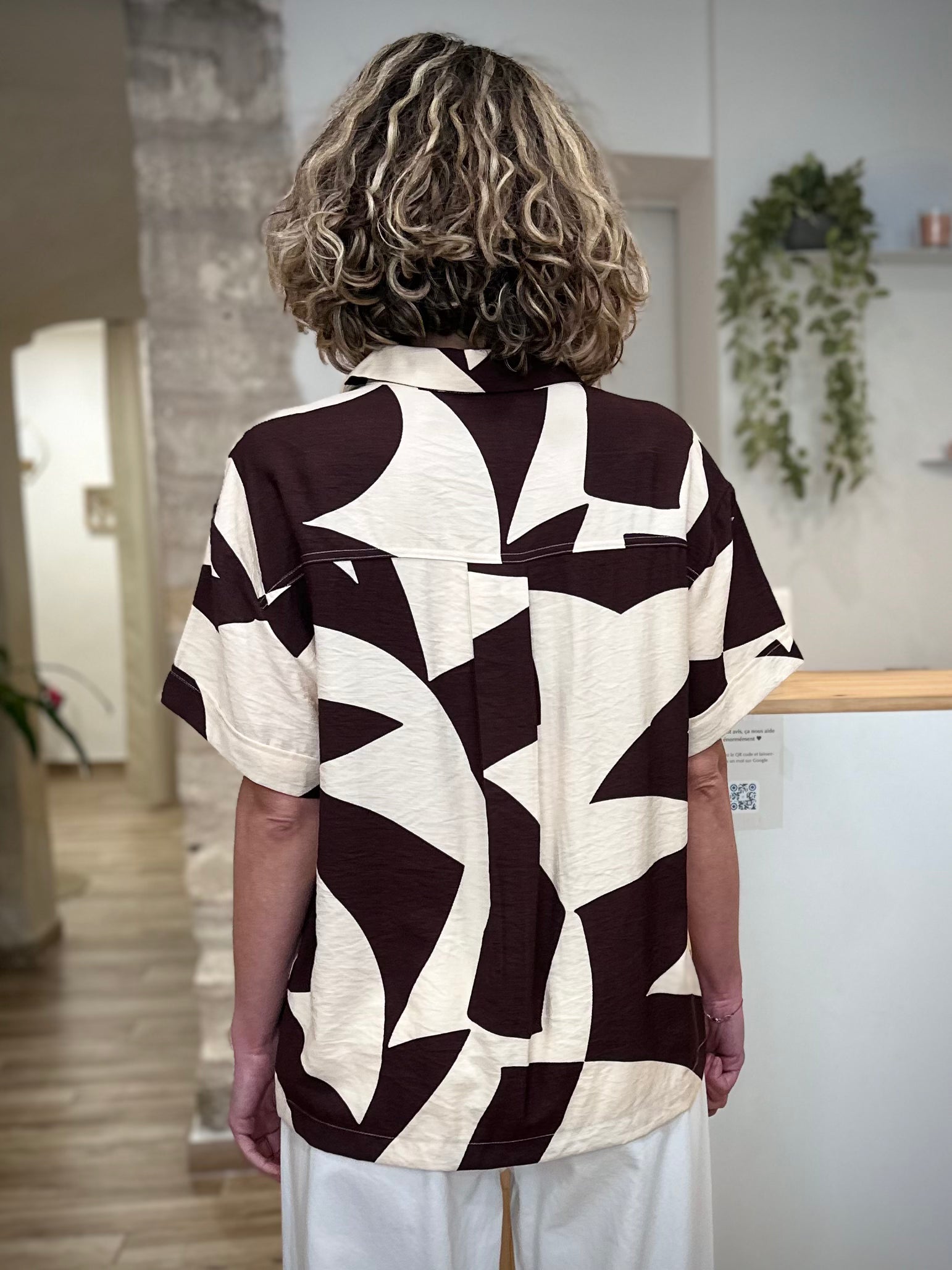 Chemise femme style artistique imprimé chocolat de dos