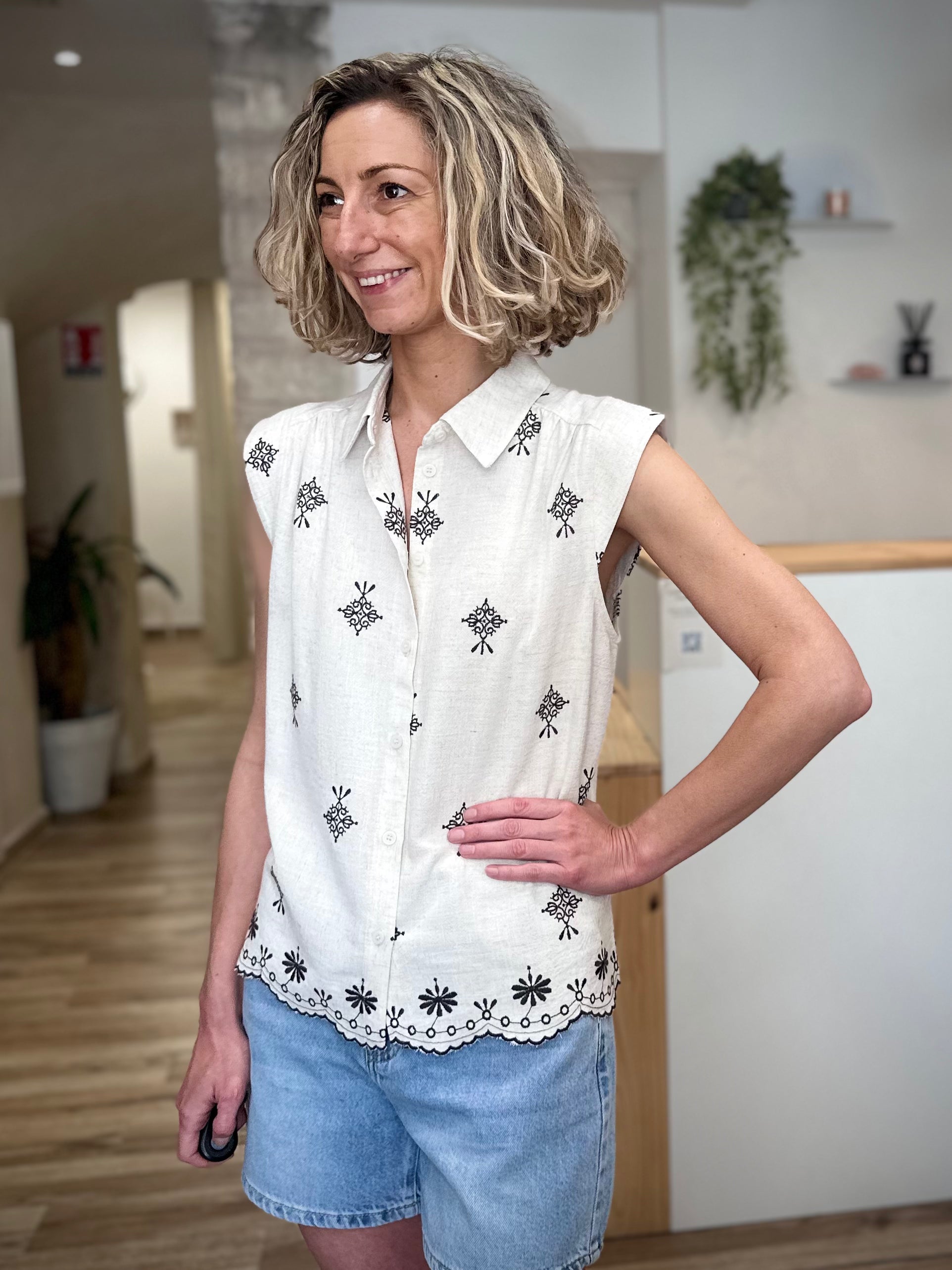 Chemise femme petites manches élégantes 