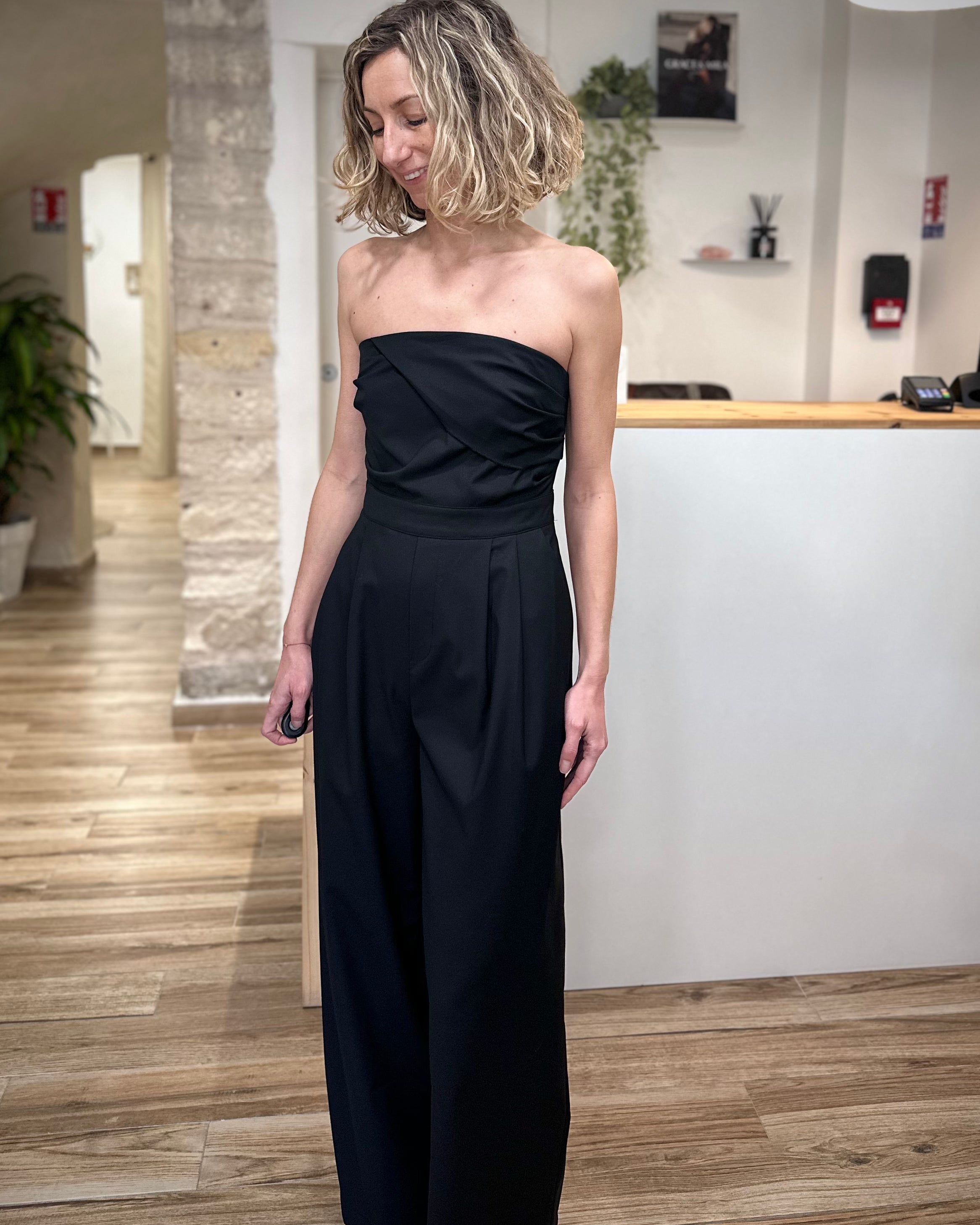 Silhouette fluide combinaison bustier femme