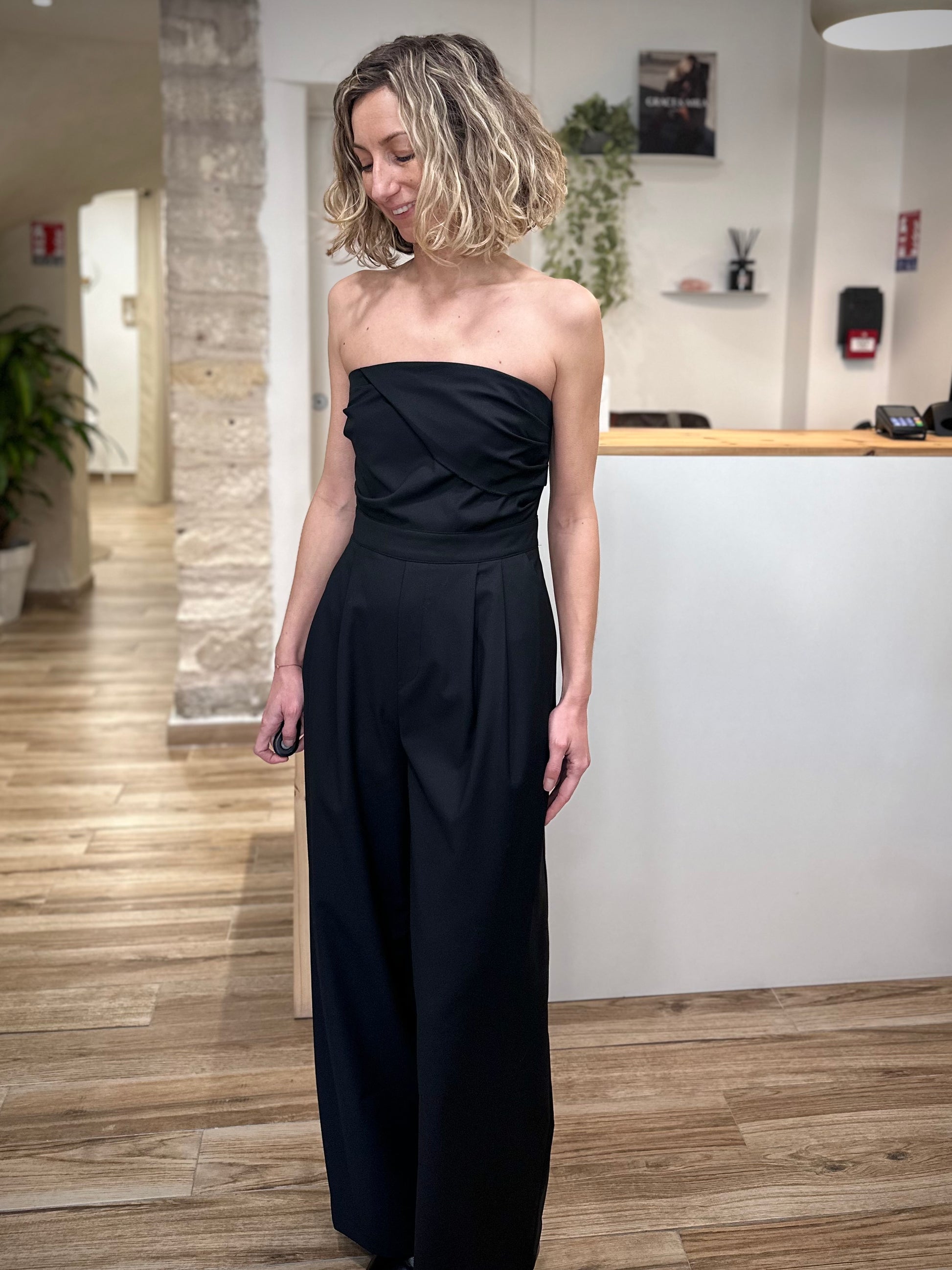 Silhouette fluide combinaison bustier femme