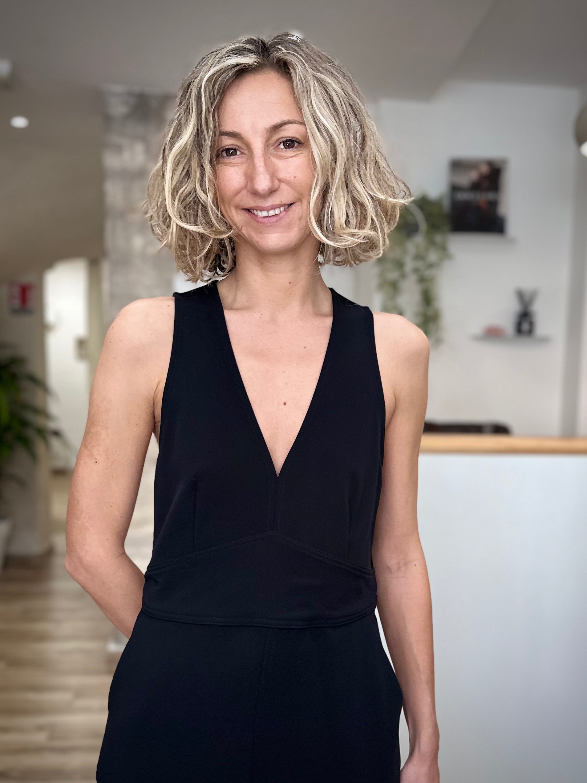 Combinaison pantalon noire chic pour soirée