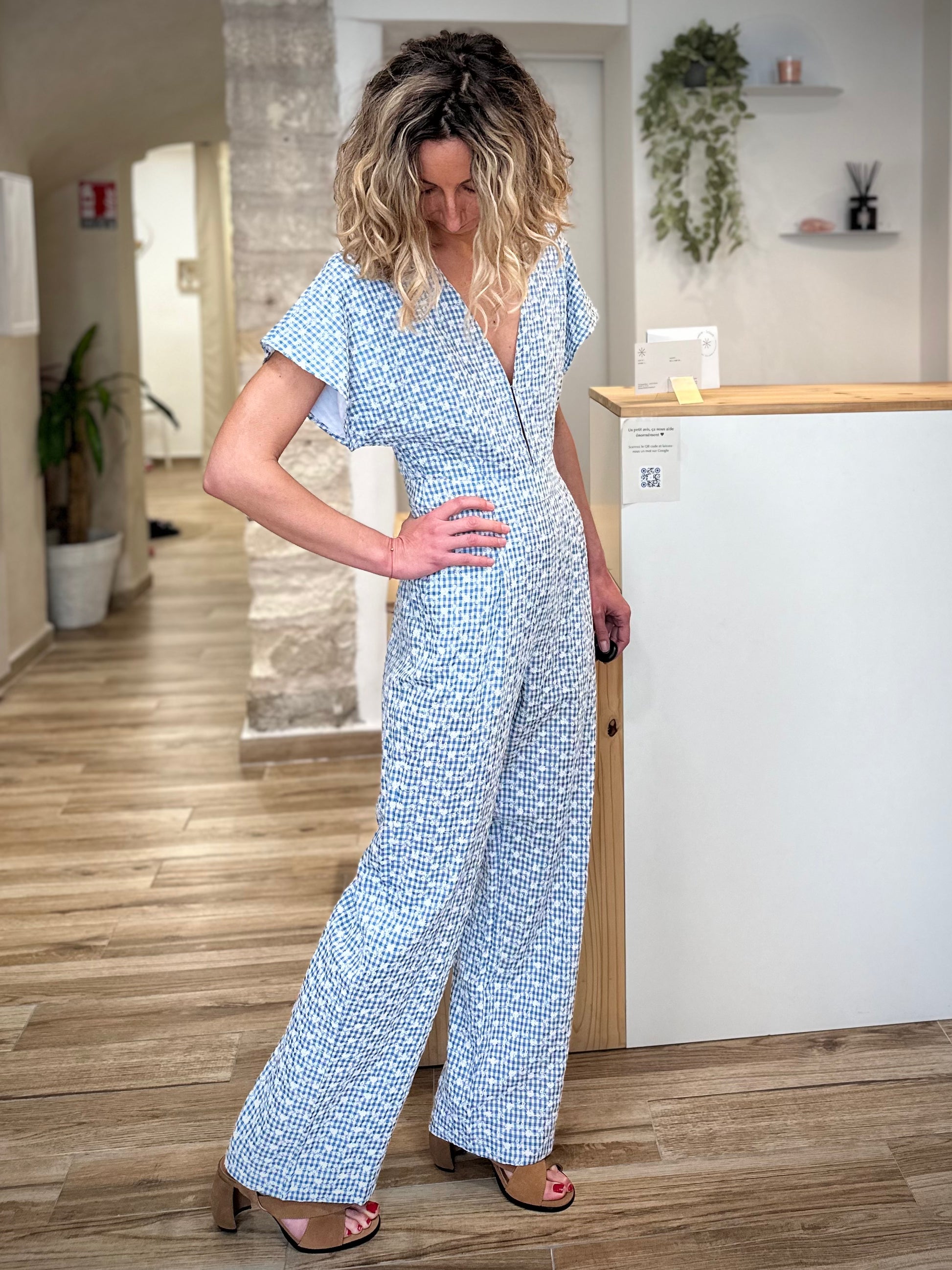 Combinaison été femme silhouette élégante et fluide 