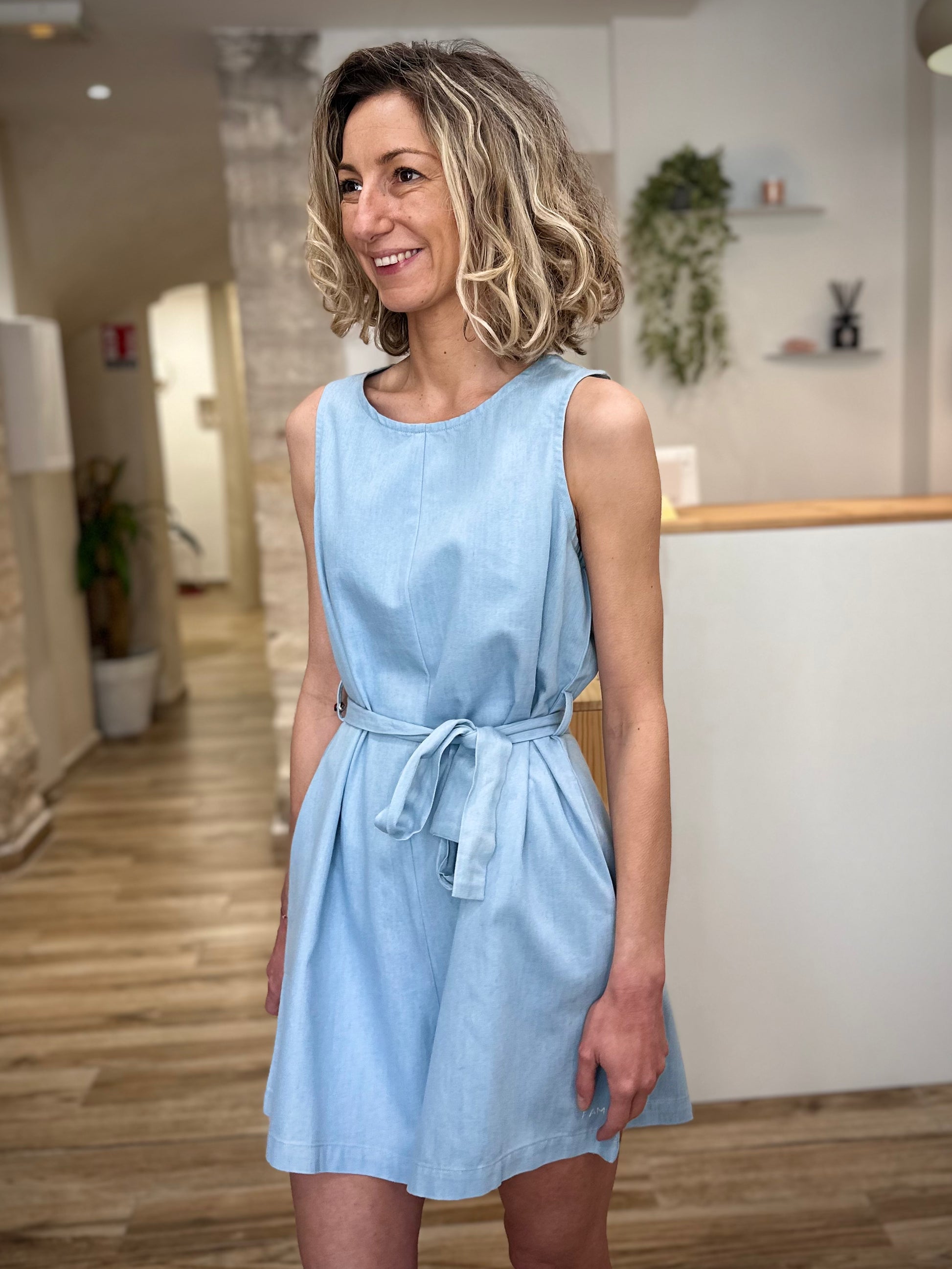 Combinaison short fluide femme look casual chic été 