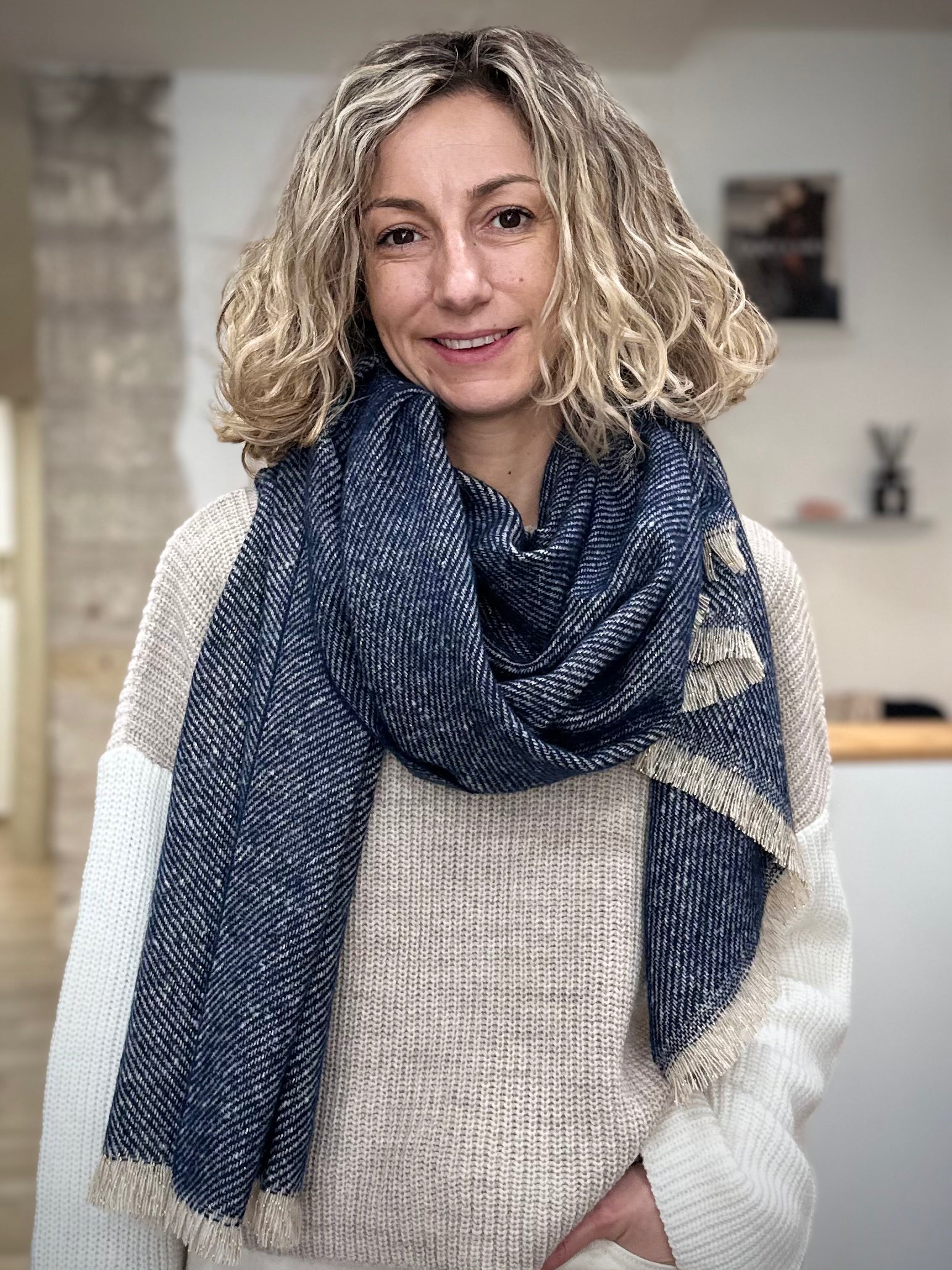 écharpe Mira bleu marine avec fil doré