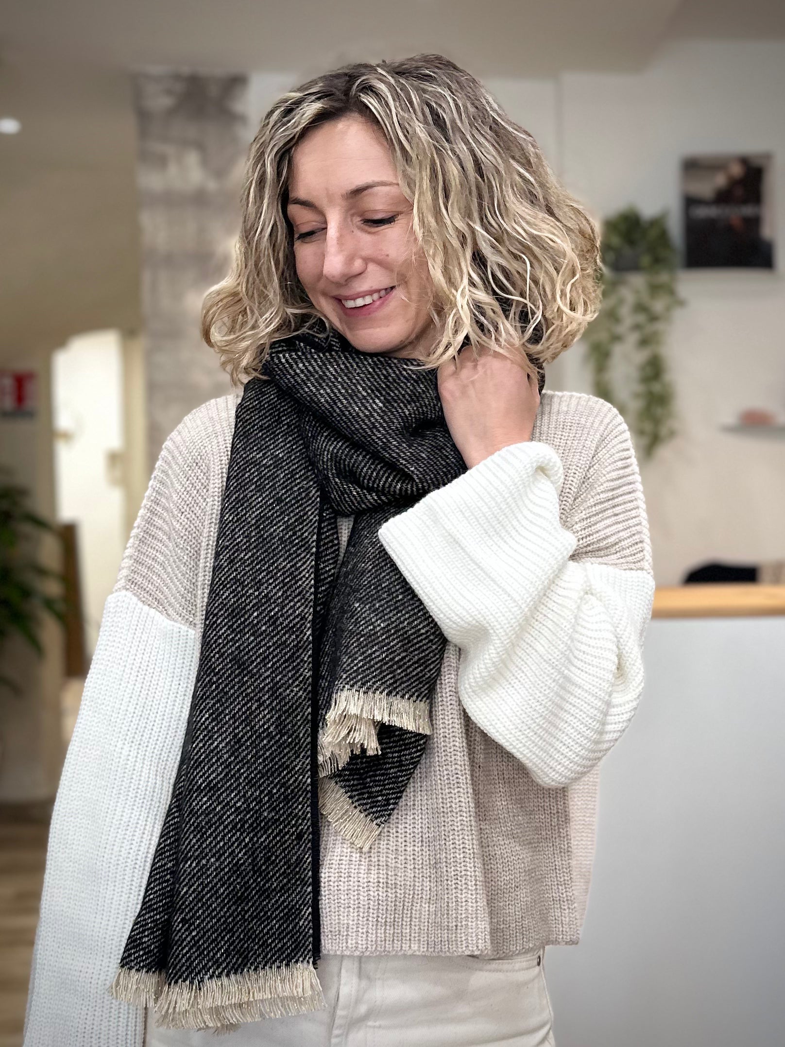 écharpe féminine Mira noir doré