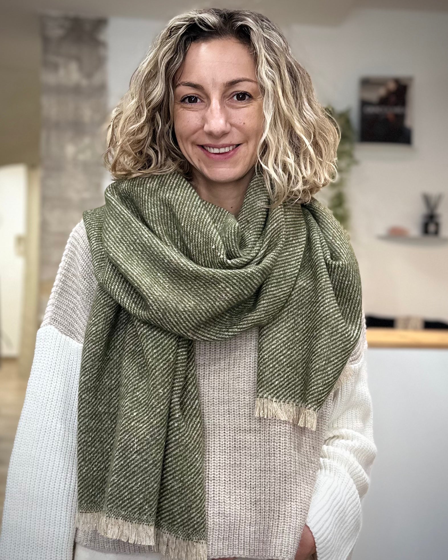 écharpe kaki Mira avec fil doré