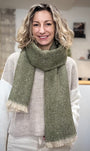 écharpe longue kaki Mira style casual chic