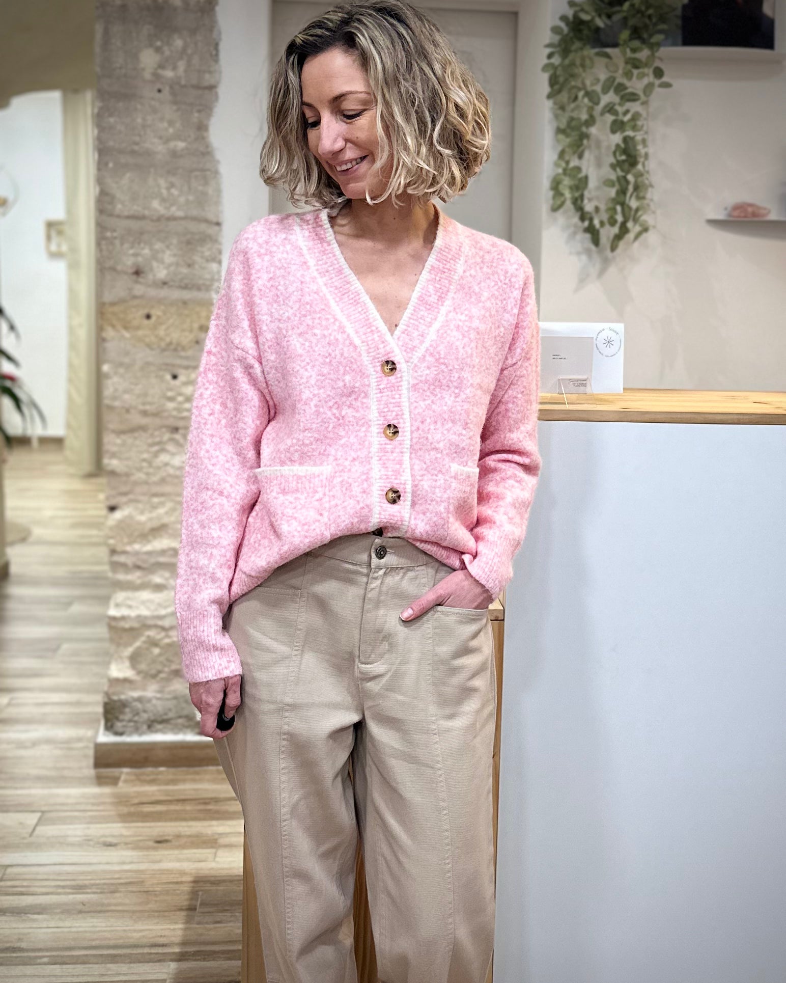 Cardigan rose chiné femme look casual chic