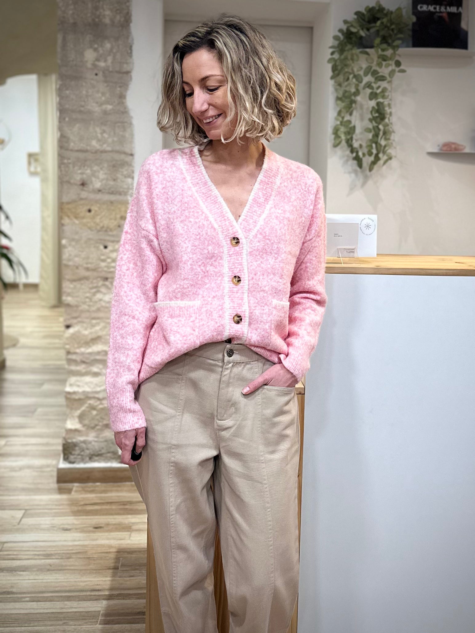 Cardigan rose chiné femme look casual chic