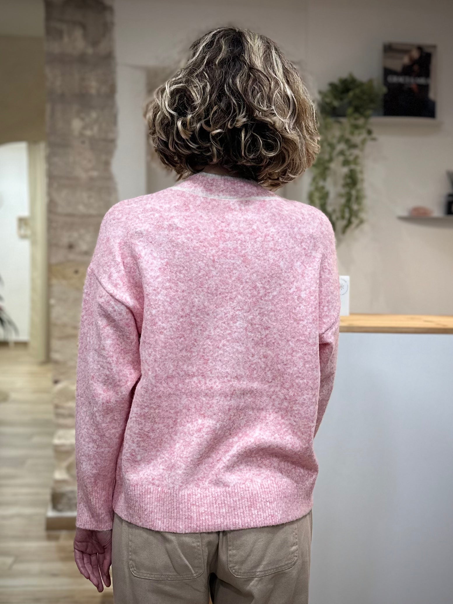 Cardigan rose chiné femme vue de dos
