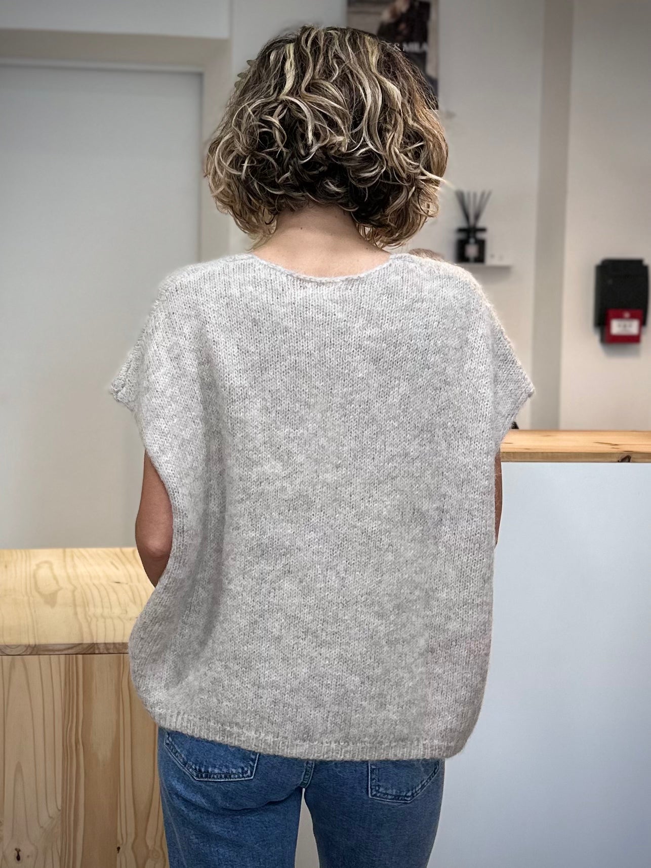 Vue de dos d'un cardigan femme en alpaga