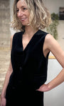 Gilet tailleur noir encolure en V vue de face