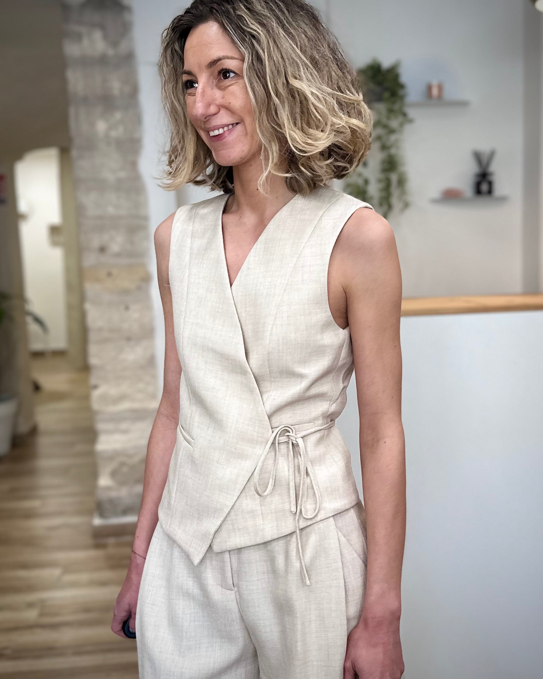Gilet femme à nouer sur le côté coupe ajustée 
