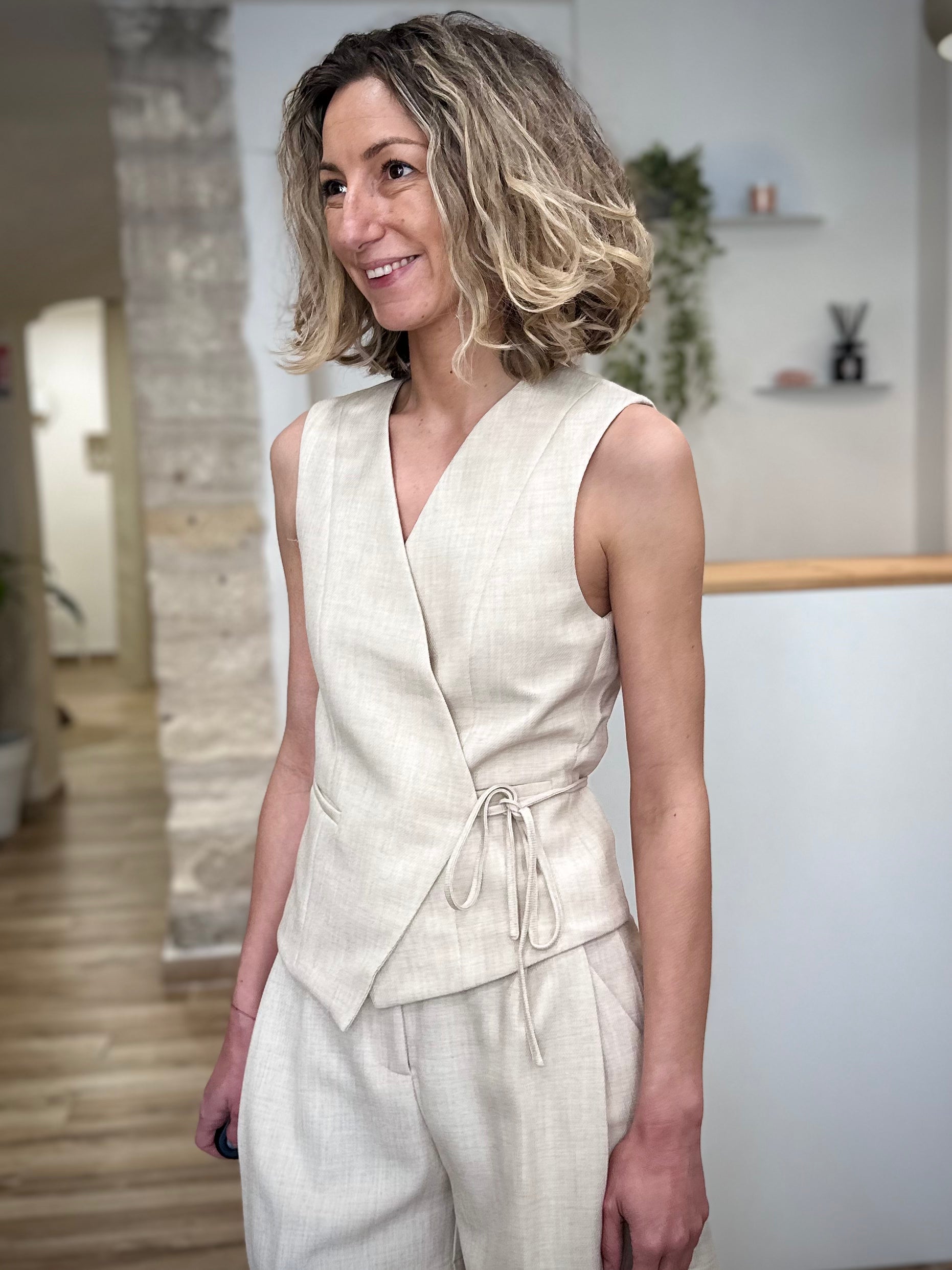 Gilet femme à nouer sur le côté coupe ajustée 