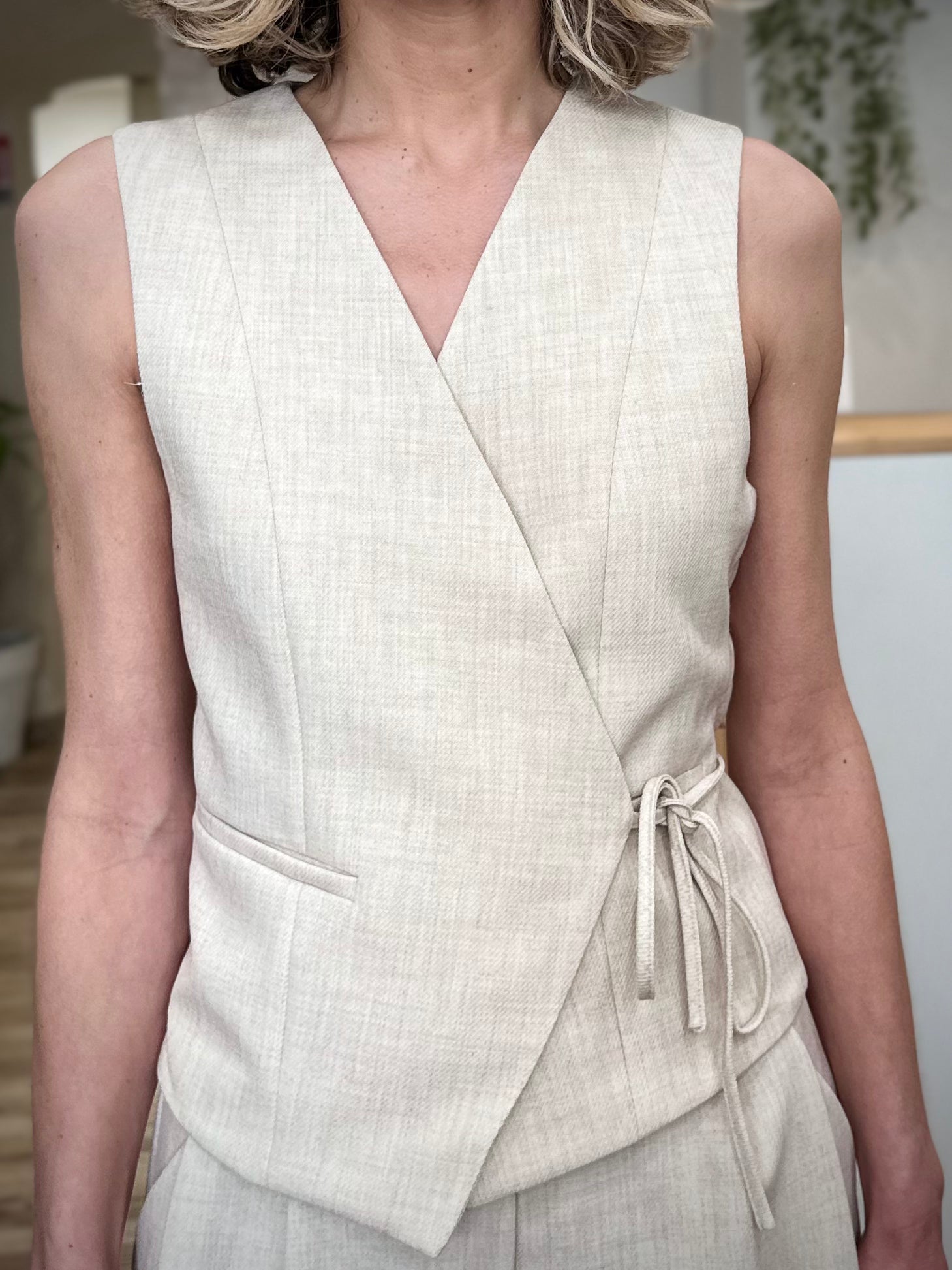 Détail finition gilet chic sans manches