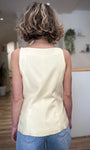 Silhouette moderne de dos avec gilet tailleur féminin 
